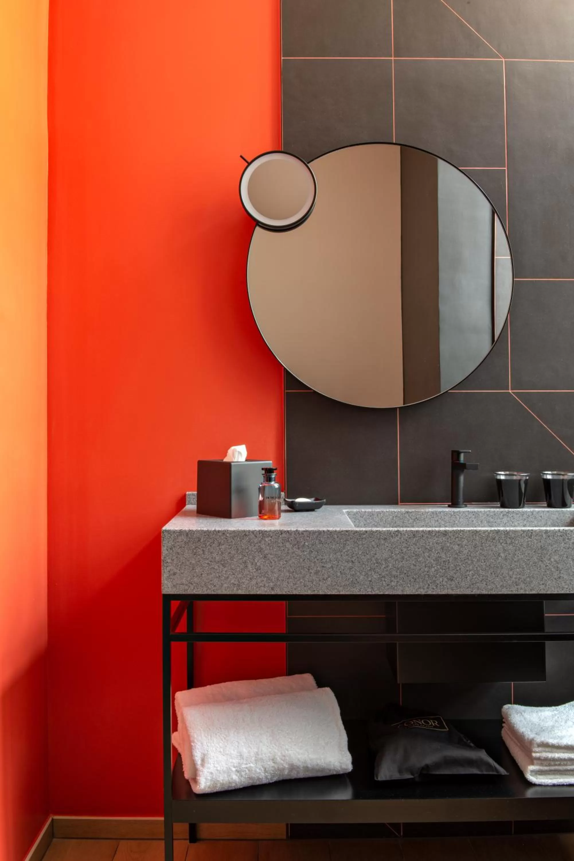 Bathroom in Hôtel LÉONOR the place to live