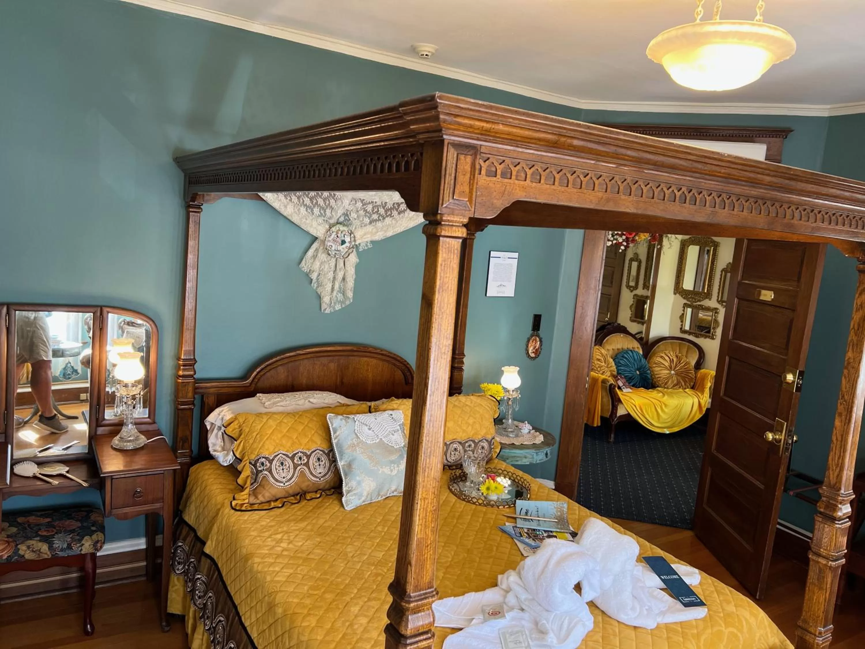 Bed in The Abriendo Inn