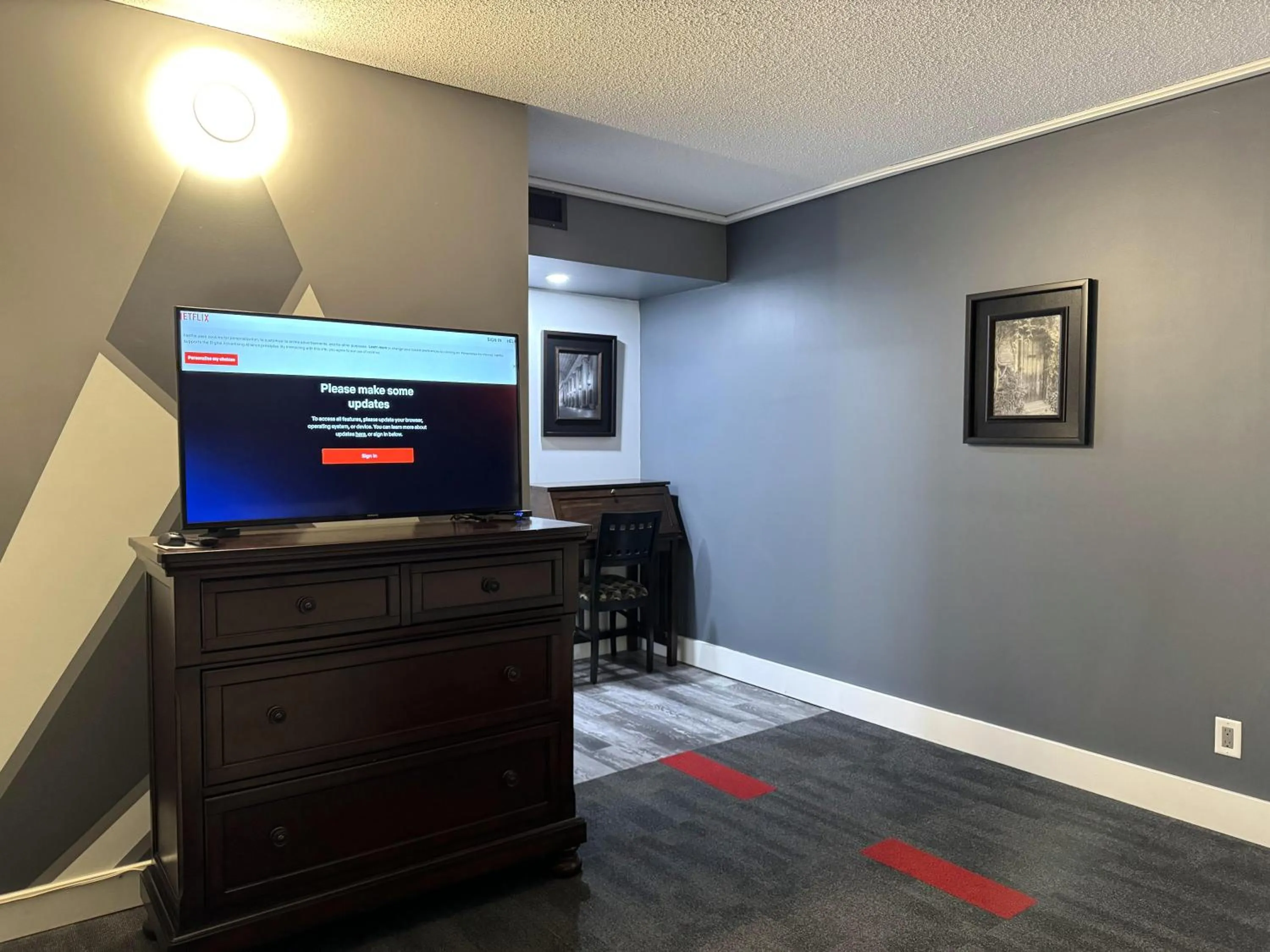 TV and multimedia in Divya Sutra Plaza and Conference Centre, Vernon, BC