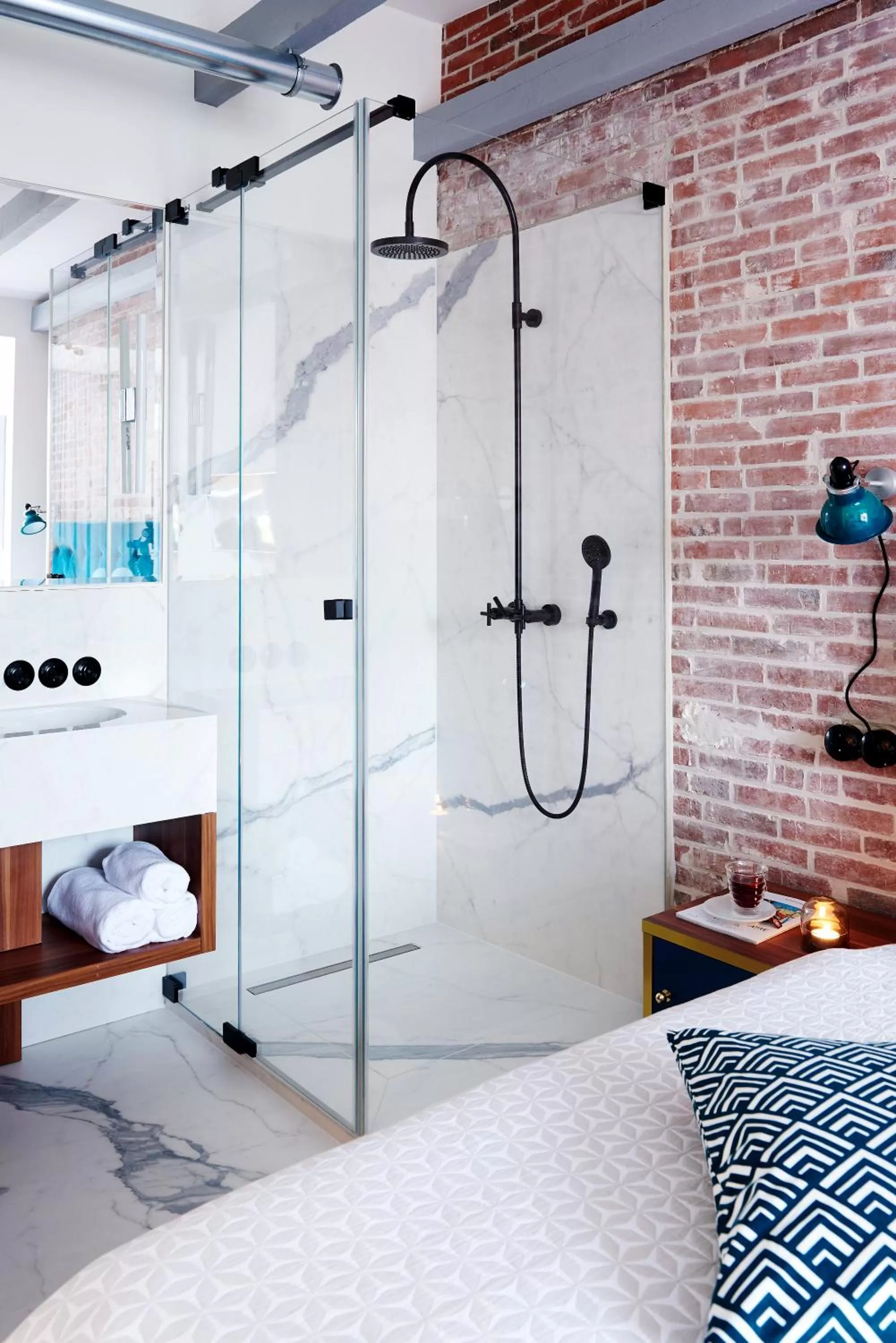 On site, Bed in Five Rooms