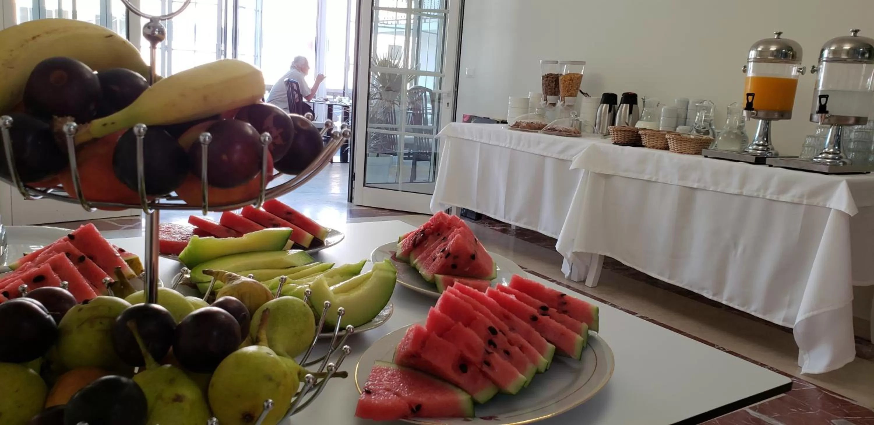 Food and drinks in Mervin Hotel