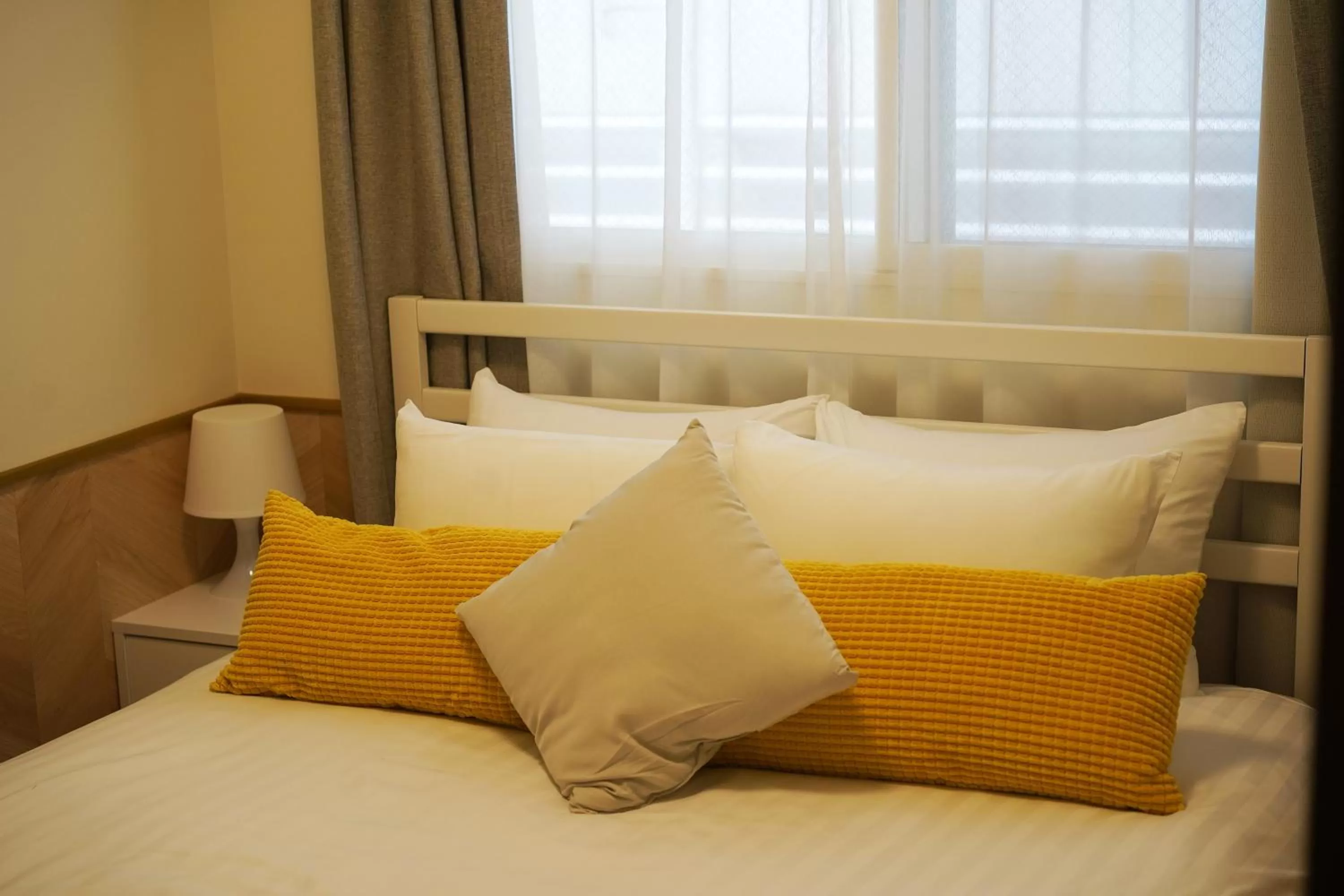 Bed in Glass Shiseikan