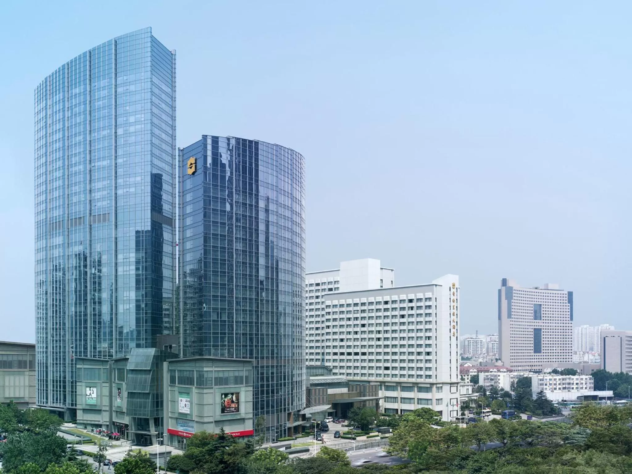 Facade/entrance in Shangri-La Qingdao - May Fourth Square