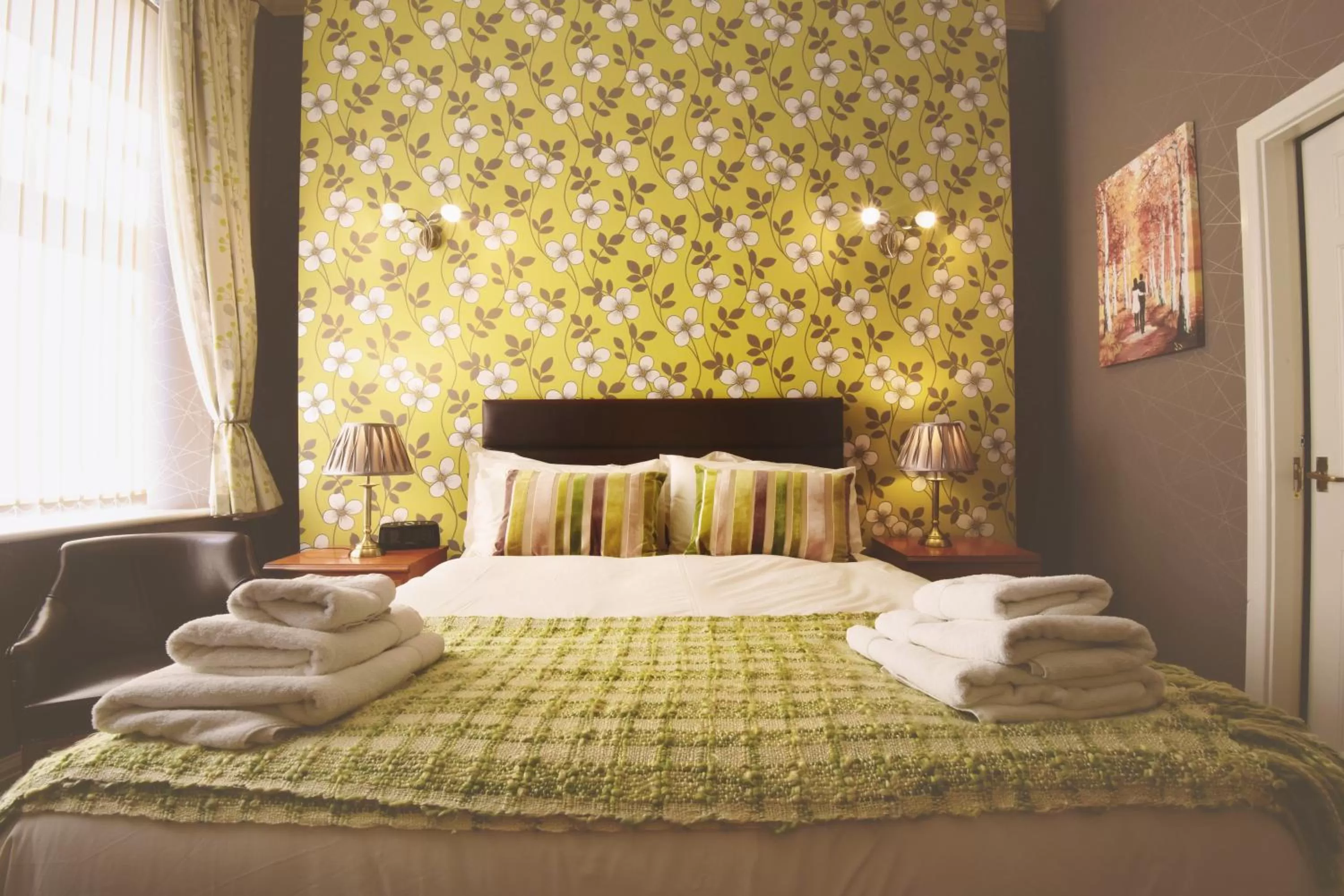 Bedroom, Bed in The Black Bull inn