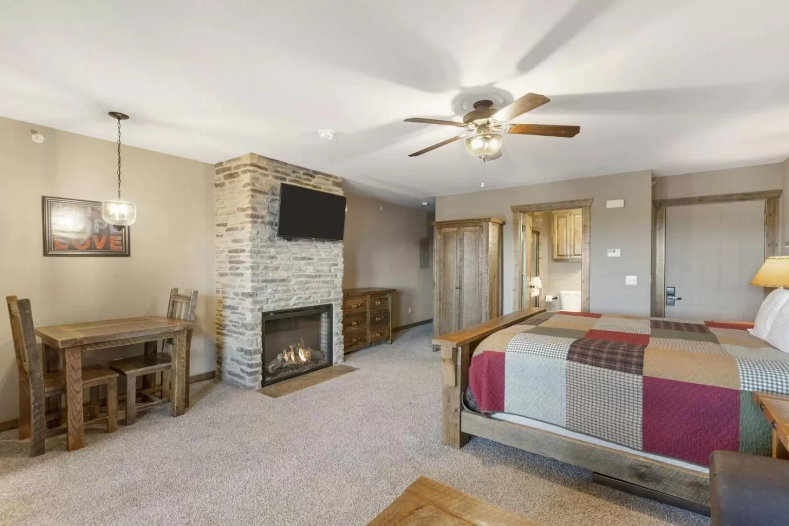 Bed in Table Rock Resorts at Indian Point