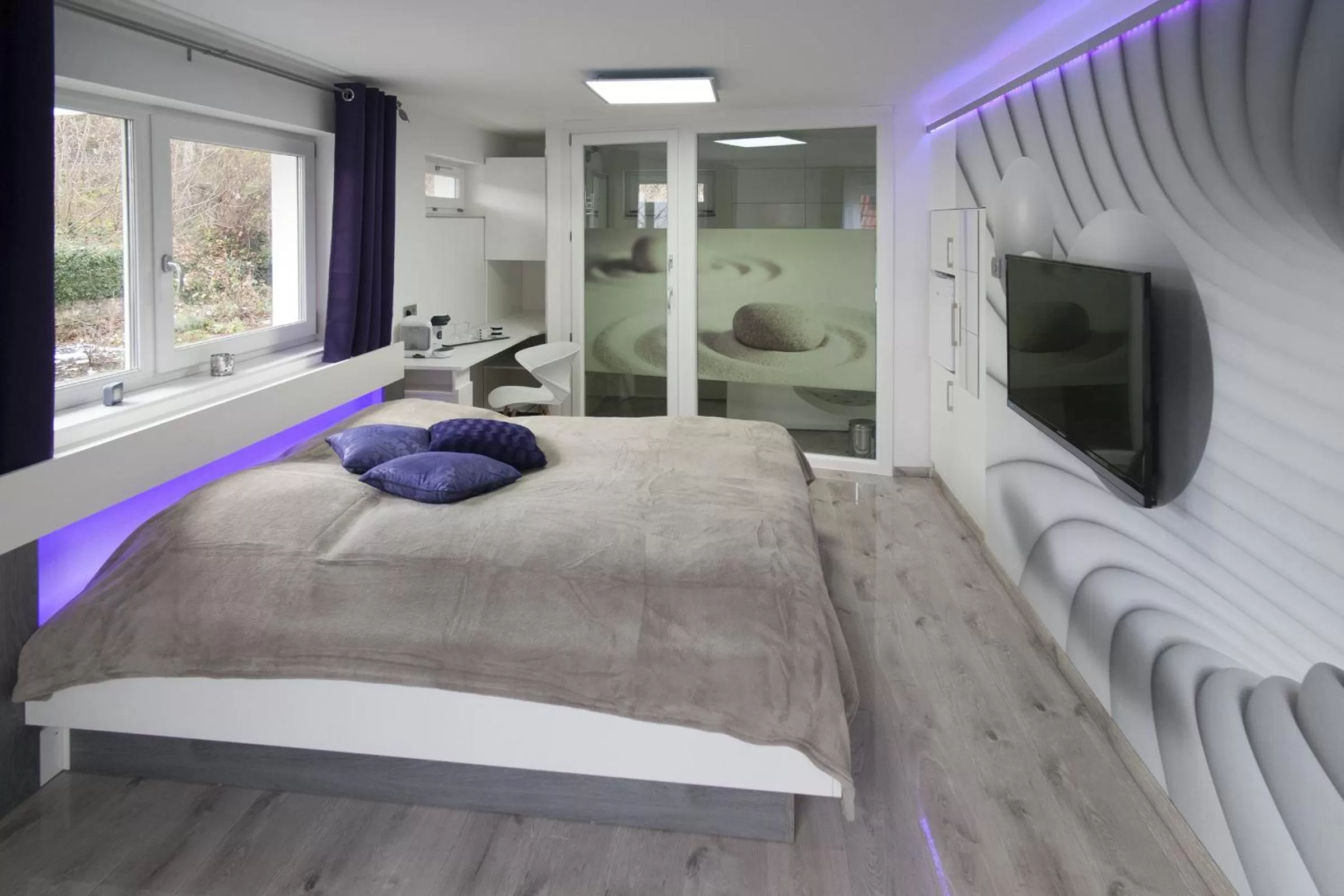 Photo of the whole room, Bed in Designpension Idyll Nr2 Hotel Garni