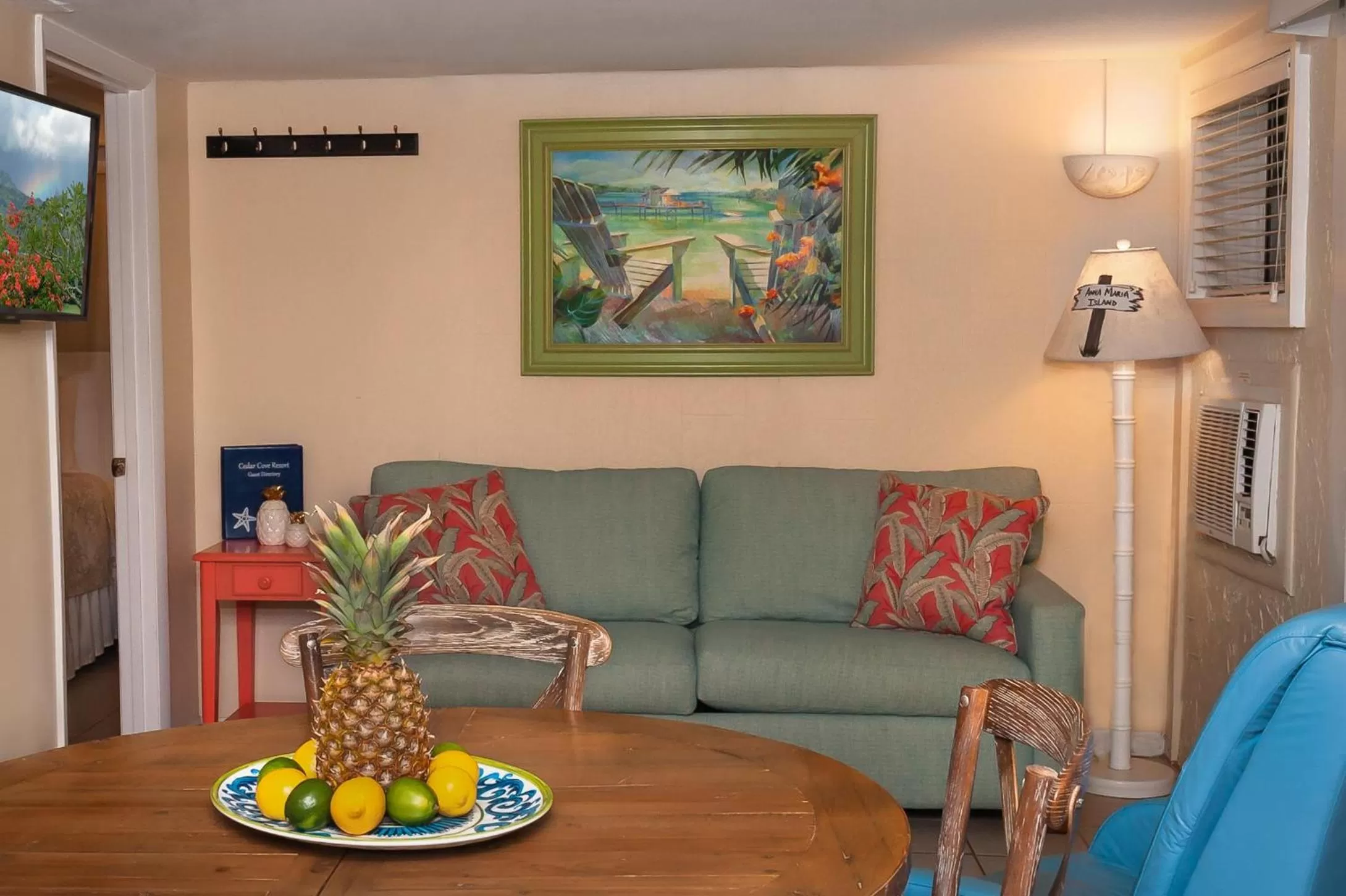 Living room in Cedar Cove Resort & Cottages
