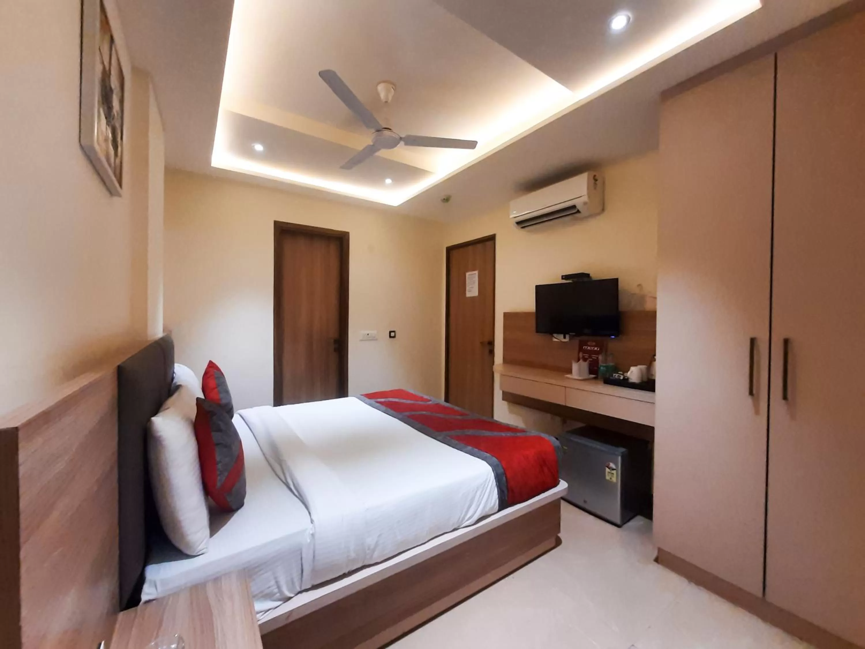 Bedroom, Bed in Hotel Tripple Tree - Near Ganga Ram & BLK Hospital - Karol Bagh