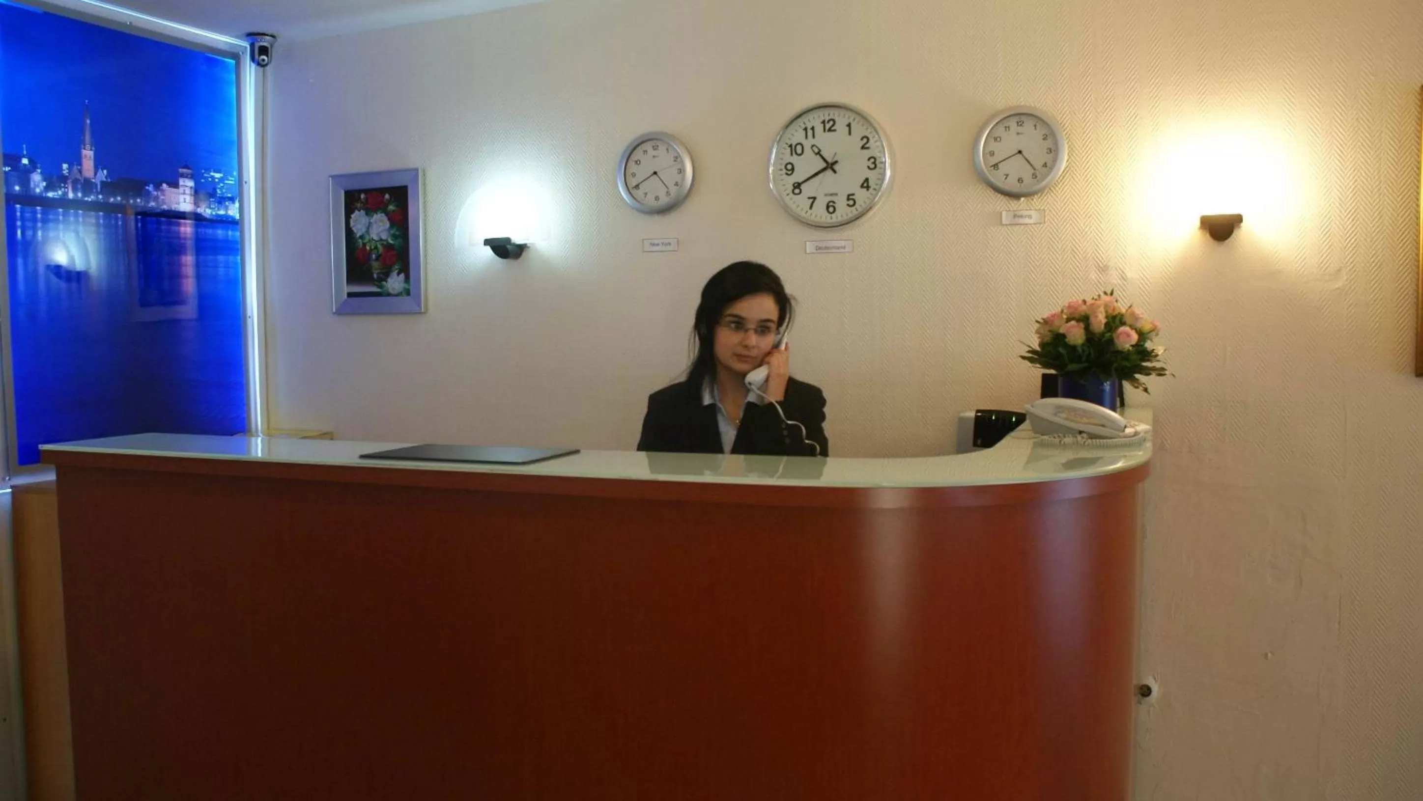 Lobby or reception in Bahn-Hotel