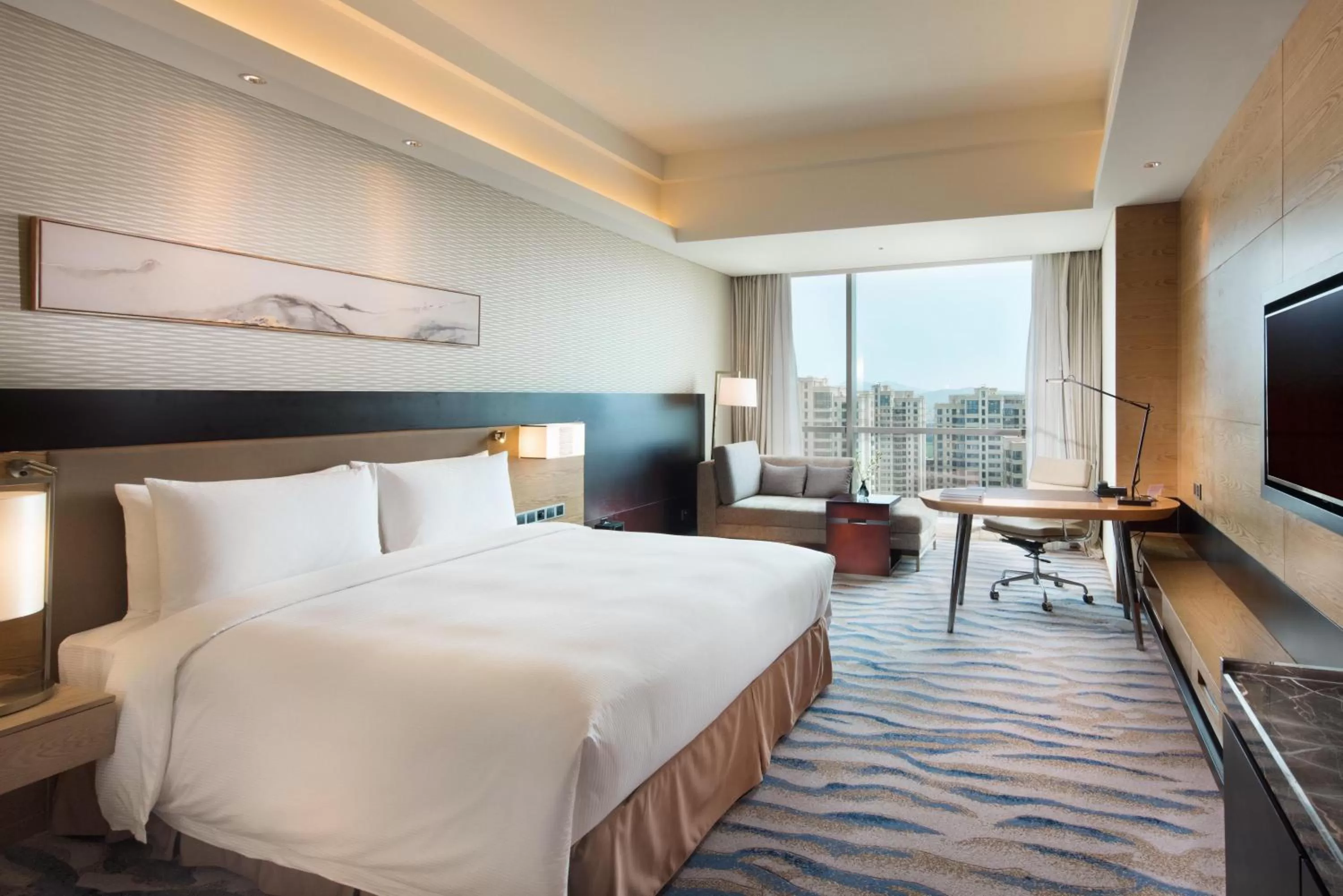 Property building, Bed in Hilton Yantai Golden Coast