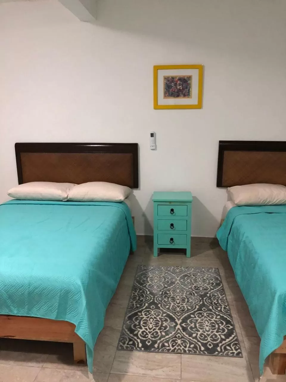 Bed in Airport Sleepy Inn