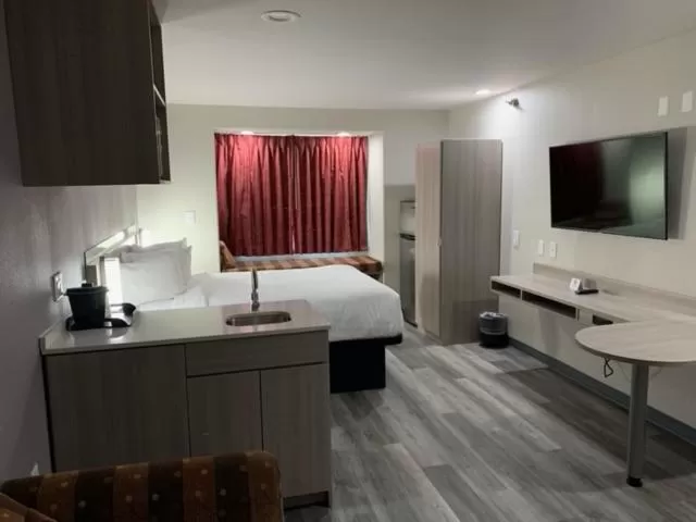 Bed in Microtel Inn and Suites Clarksville