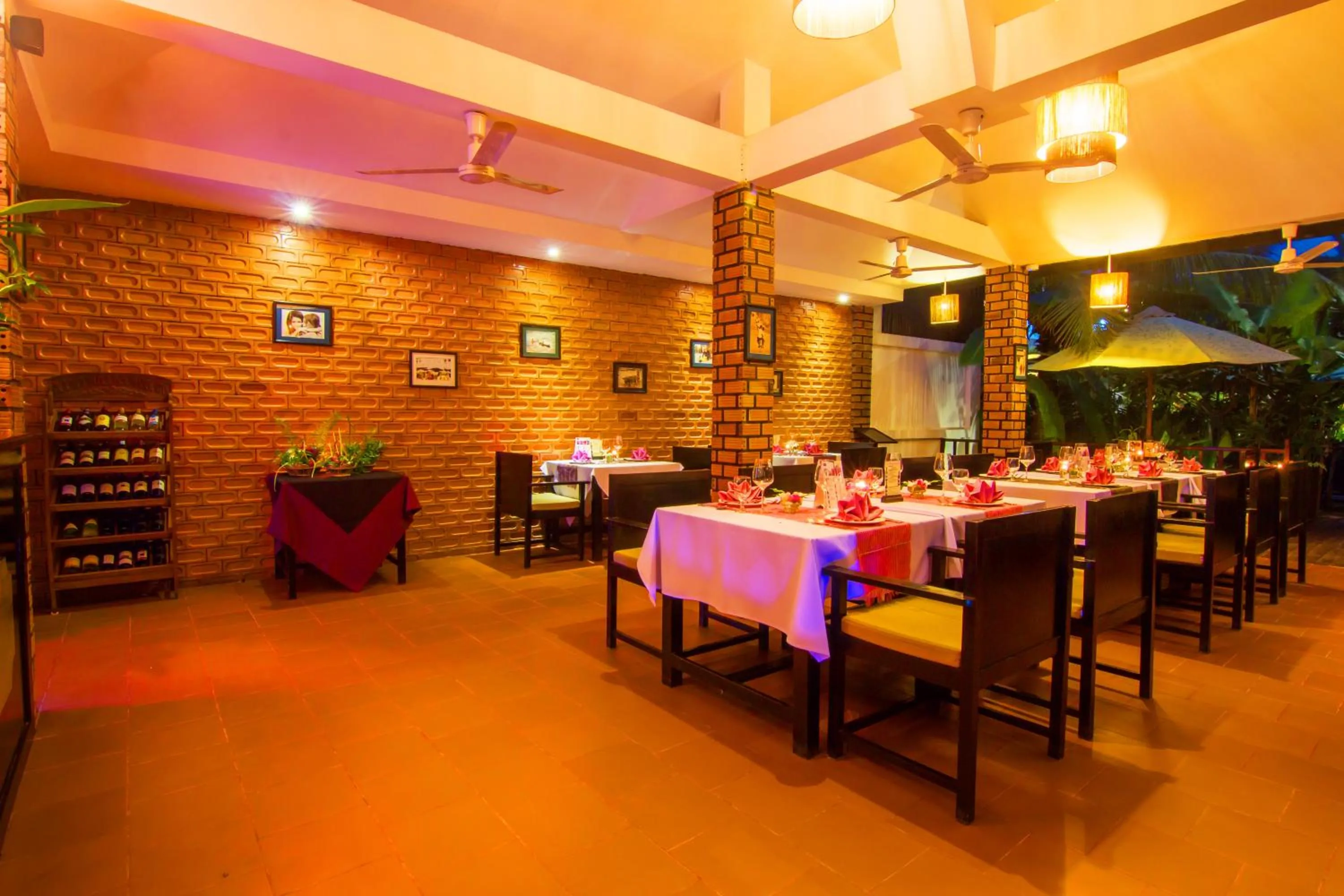 Restaurant/places to eat in La Residence WatBo Hotel