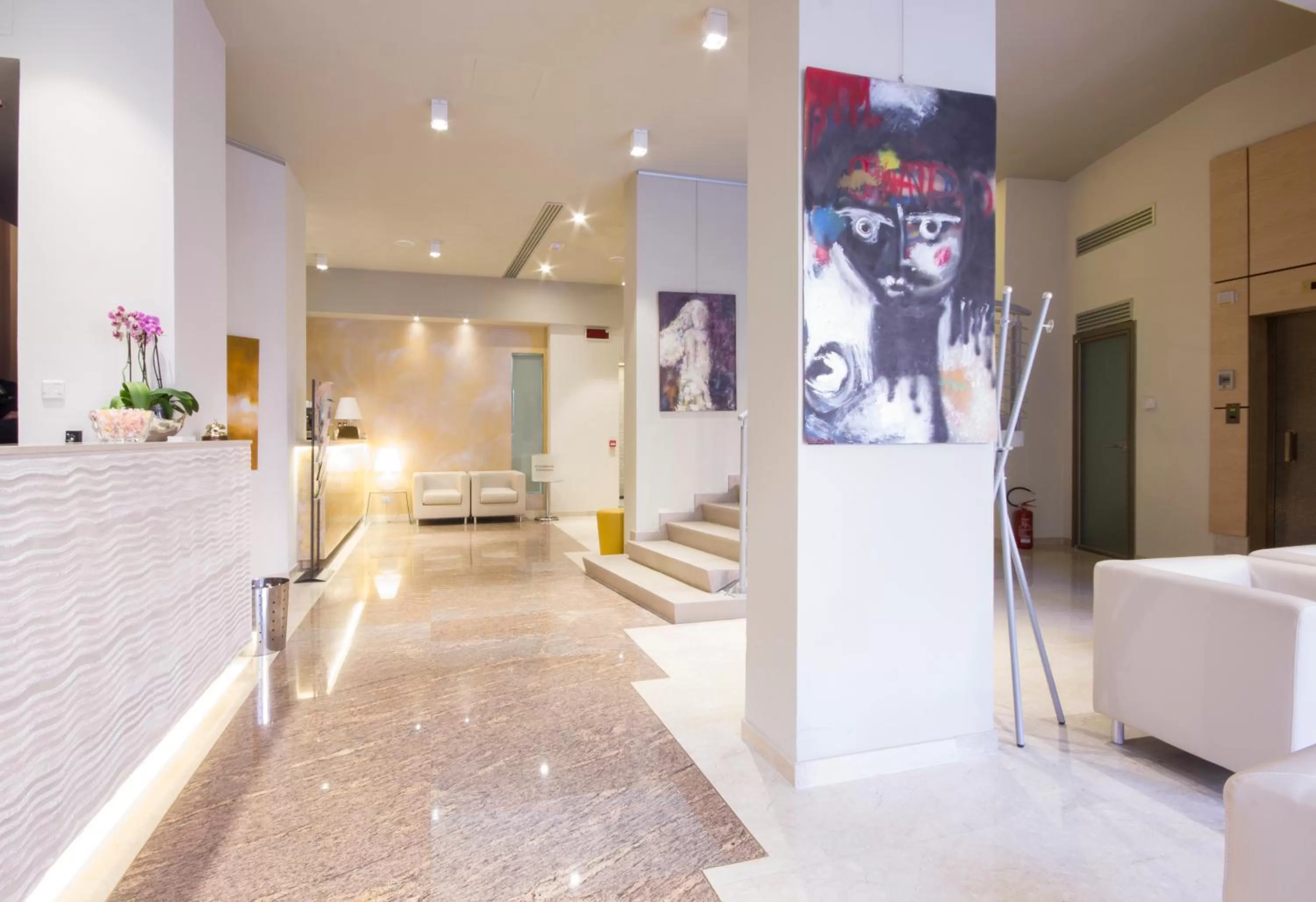 Communal lounge/ TV room in Hotel Carlton