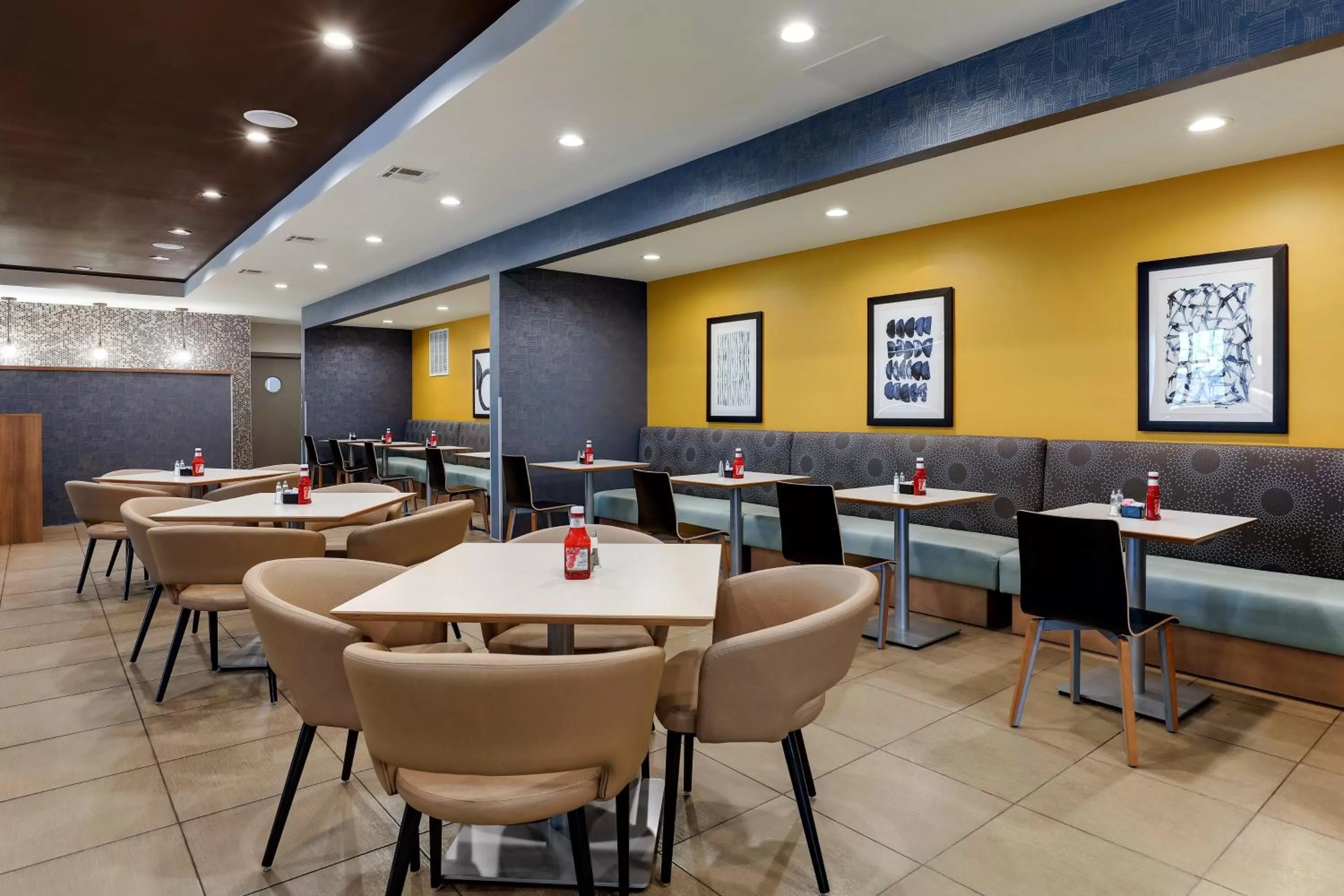 Restaurant/places to eat in Holiday Inn Mobile Airport by IHG