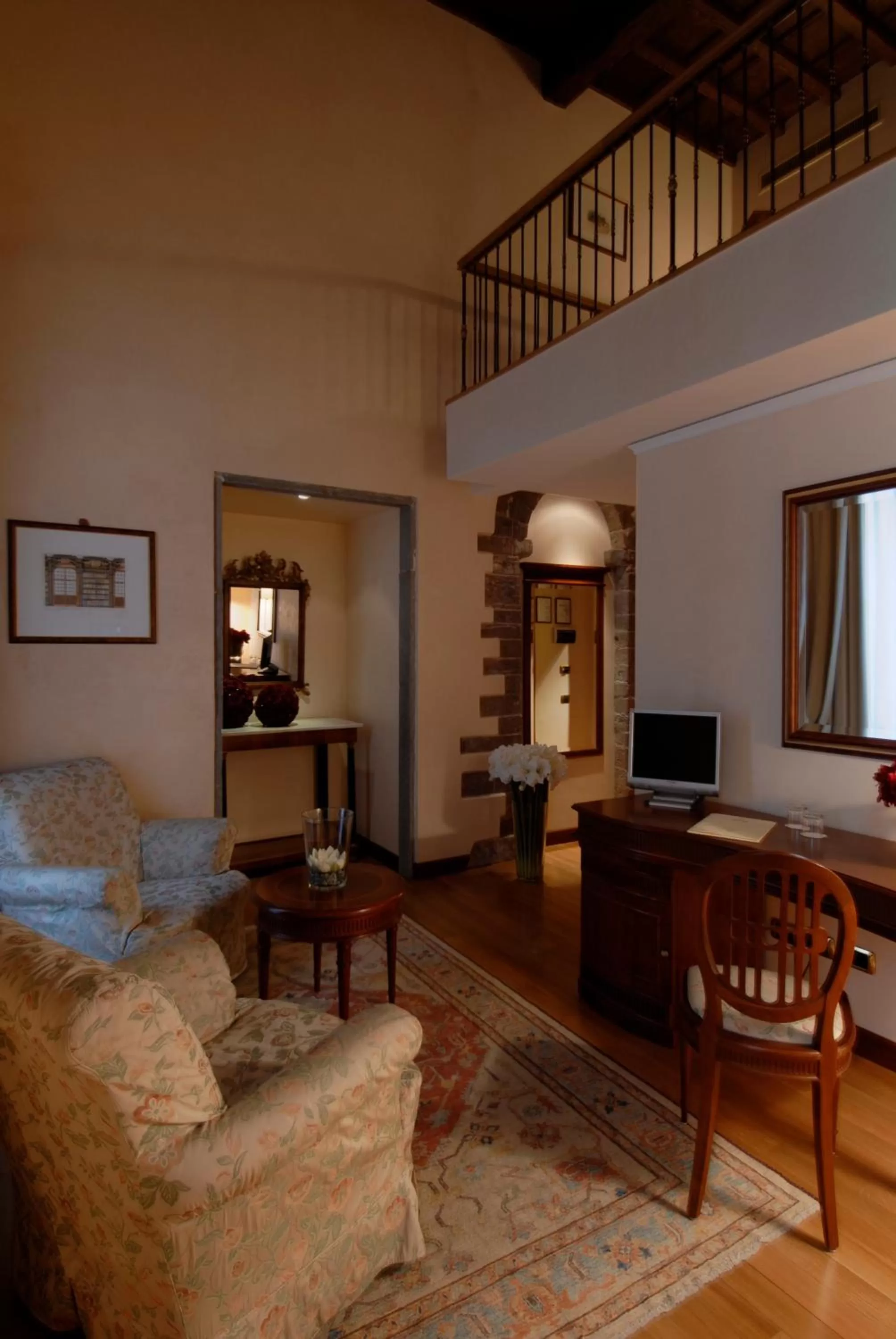 Photo of the whole room in Hotel degli Orafi