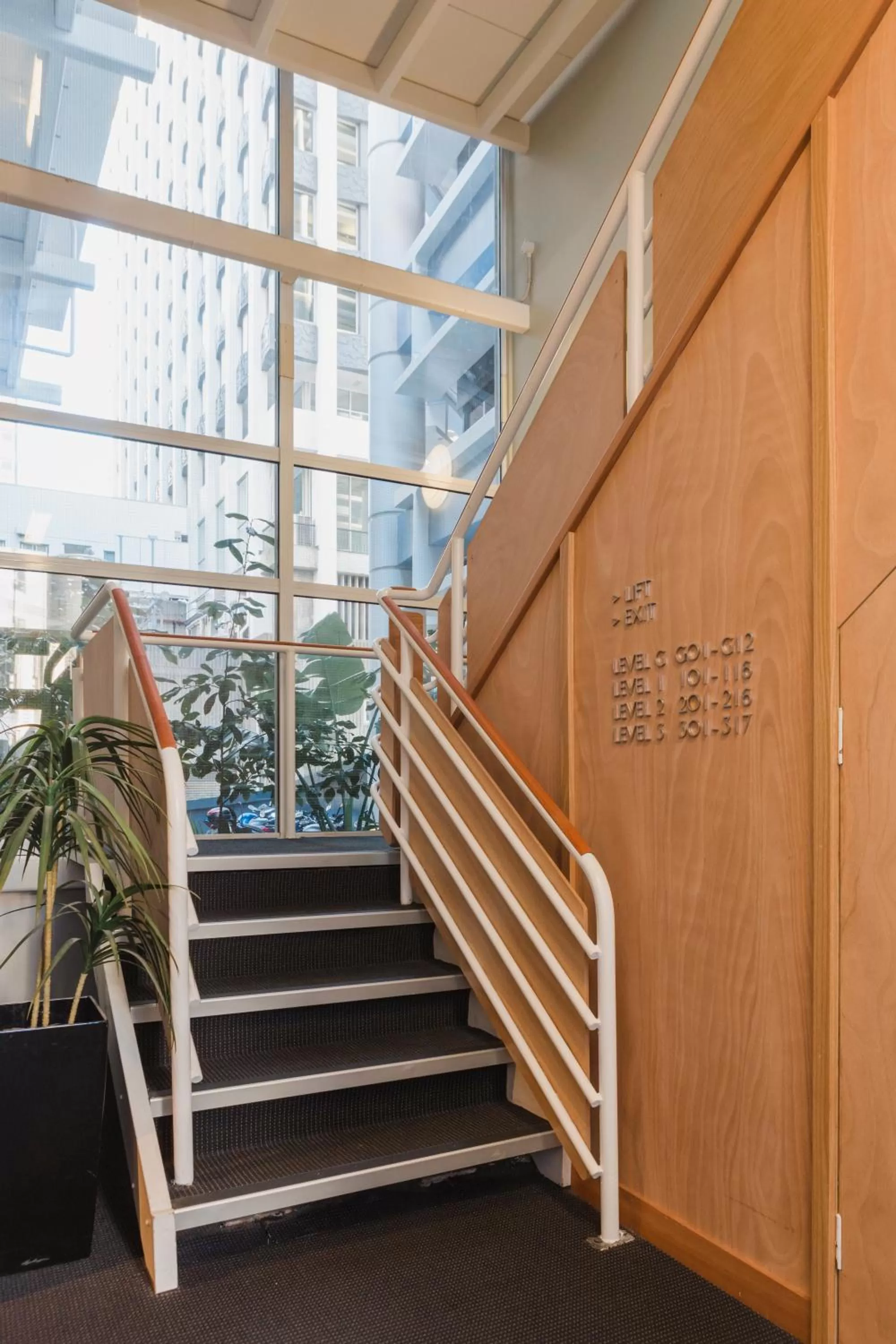 Facade/entrance in Gilmer Apartment Hotel