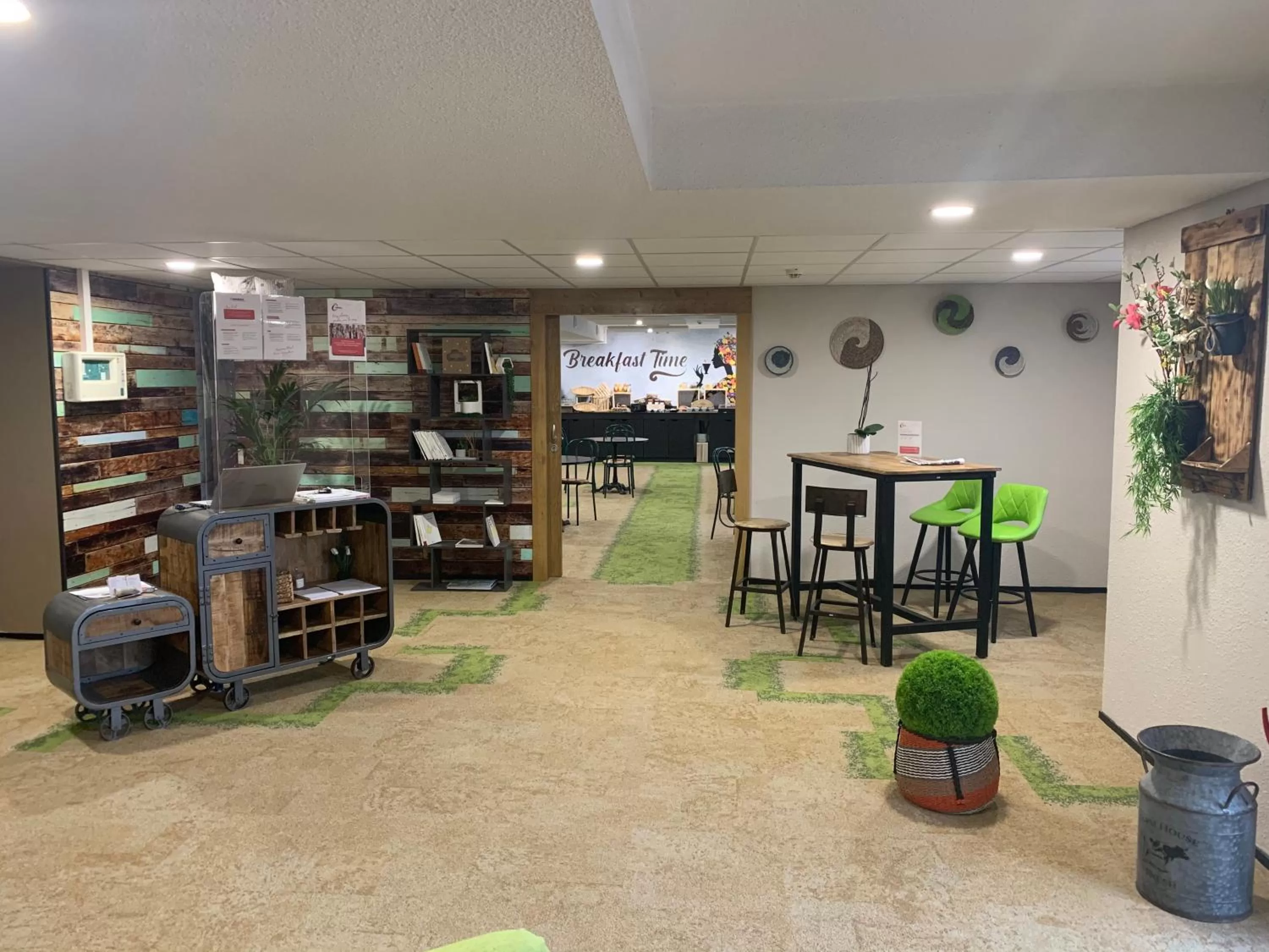 Decorative detail in Hôtel The Originals Access, Bourges Nord Saint-Doulchard