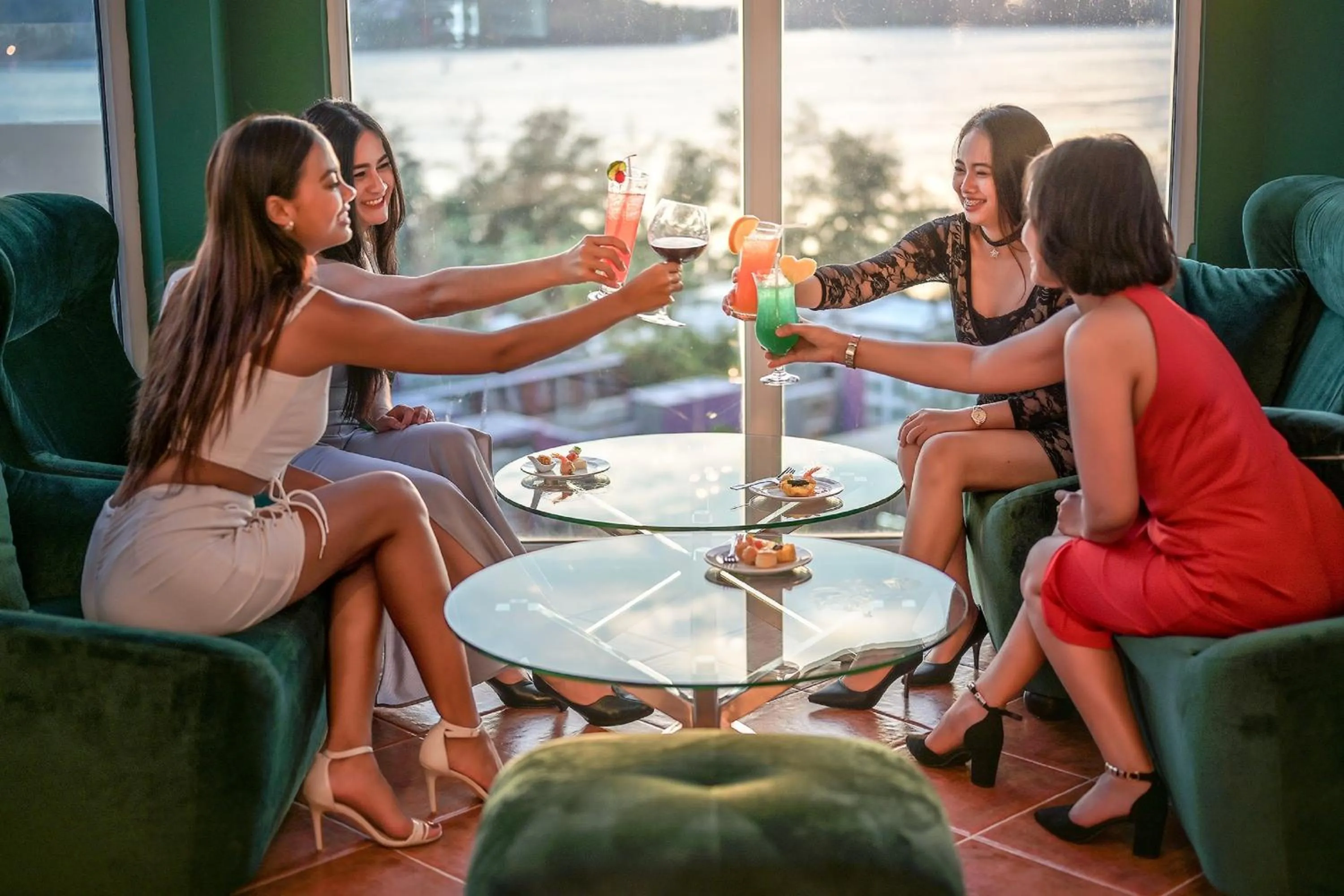 Lounge or bar in Andaman Beach Suites Hotel, Patong Phuket