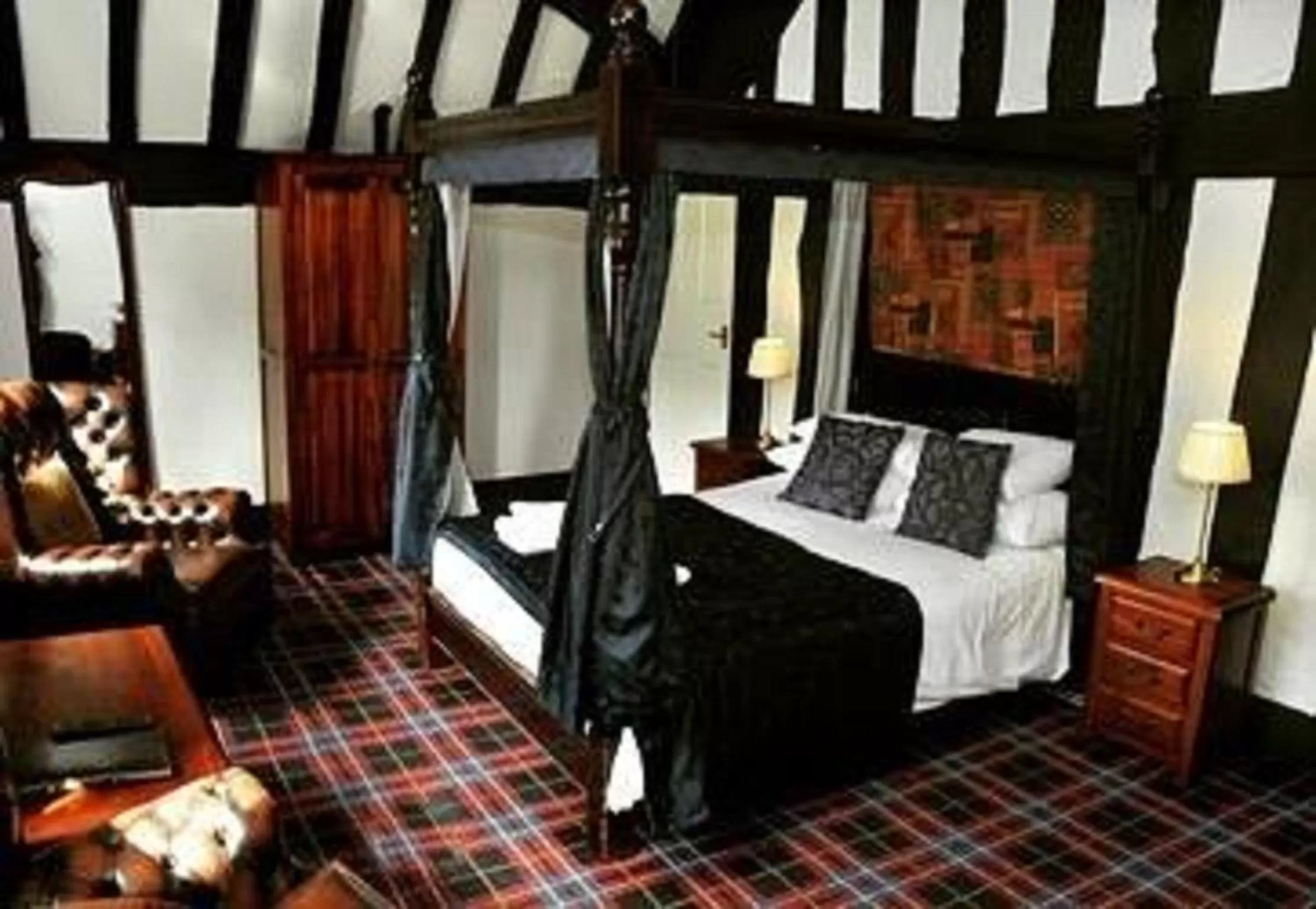 King Four Poster in Old Court Hotel & Apartments