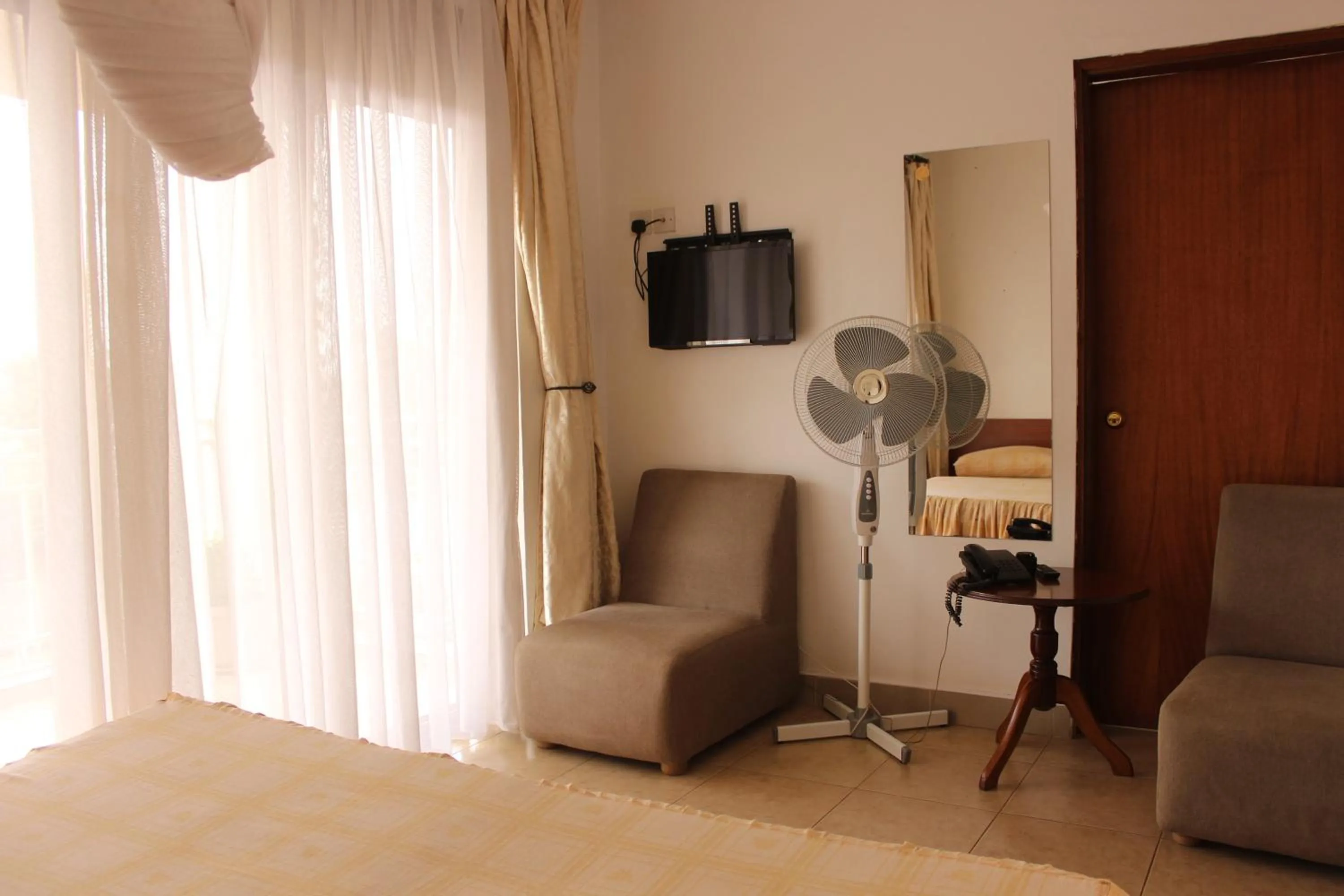 Bedroom, Bed in Sky Hotel International