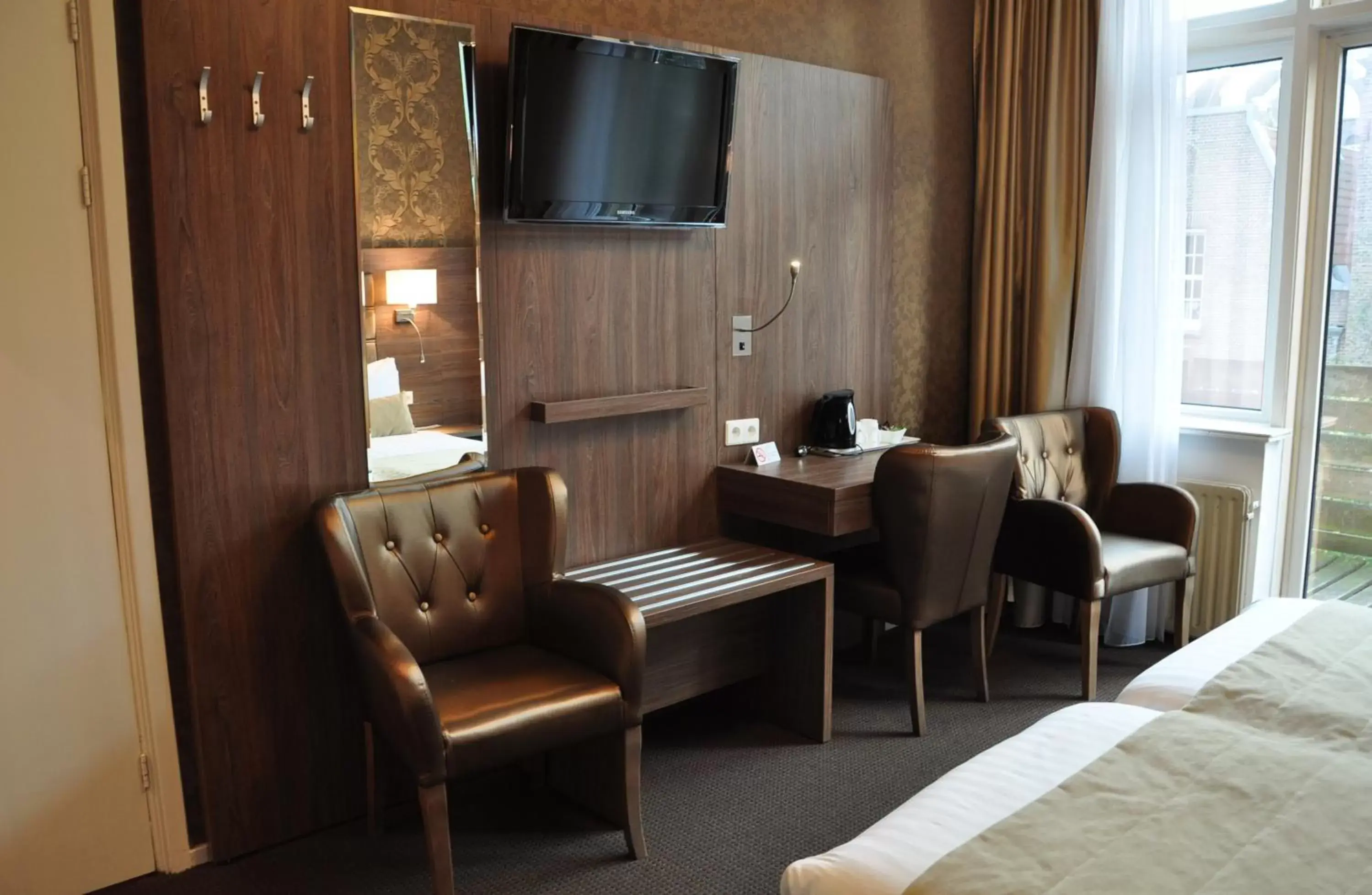 Classic Double or Twin Room including Breakfast in Aadam Wilhelmina Hotel Classic Double or Twin Room including Breakfast in Aadam Wilhelmina Hotel
