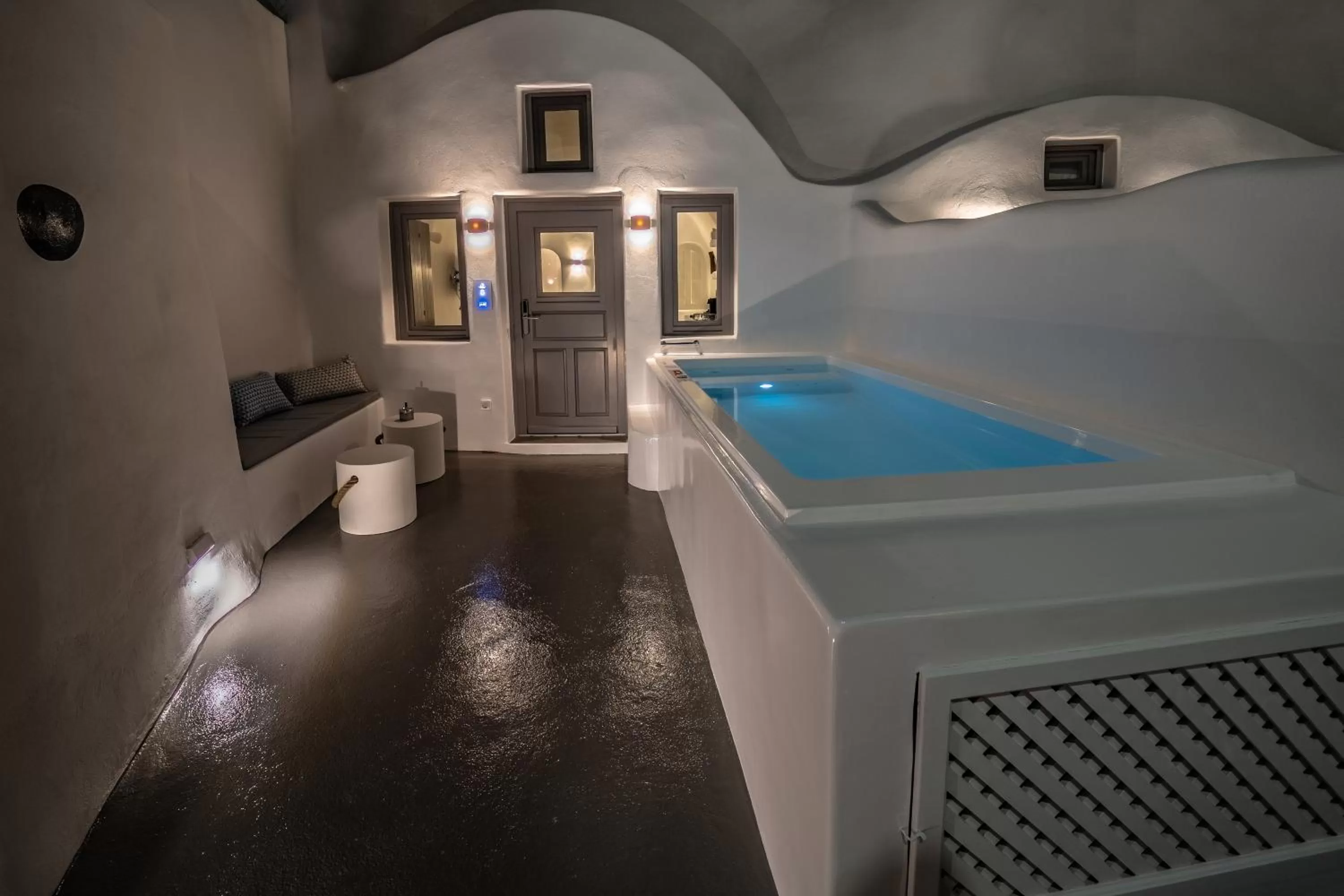 Hot Tub in Eternity Suites Santorini
