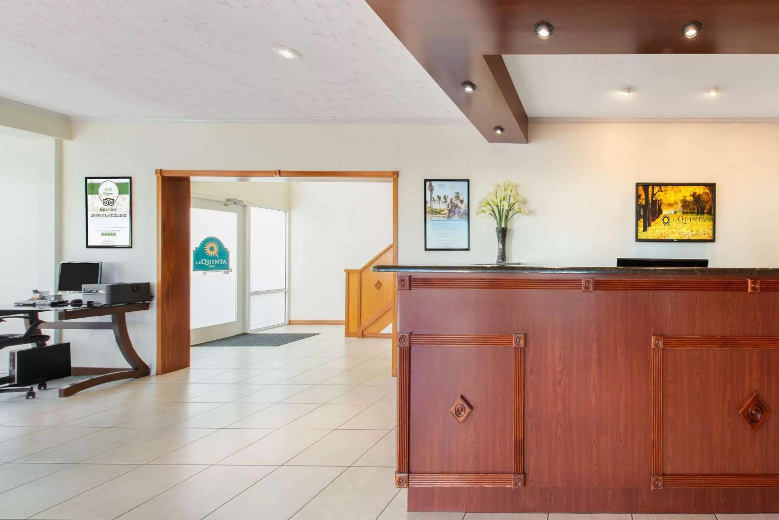 Lobby or reception in La Quinta by Wyndham Clearwater Central