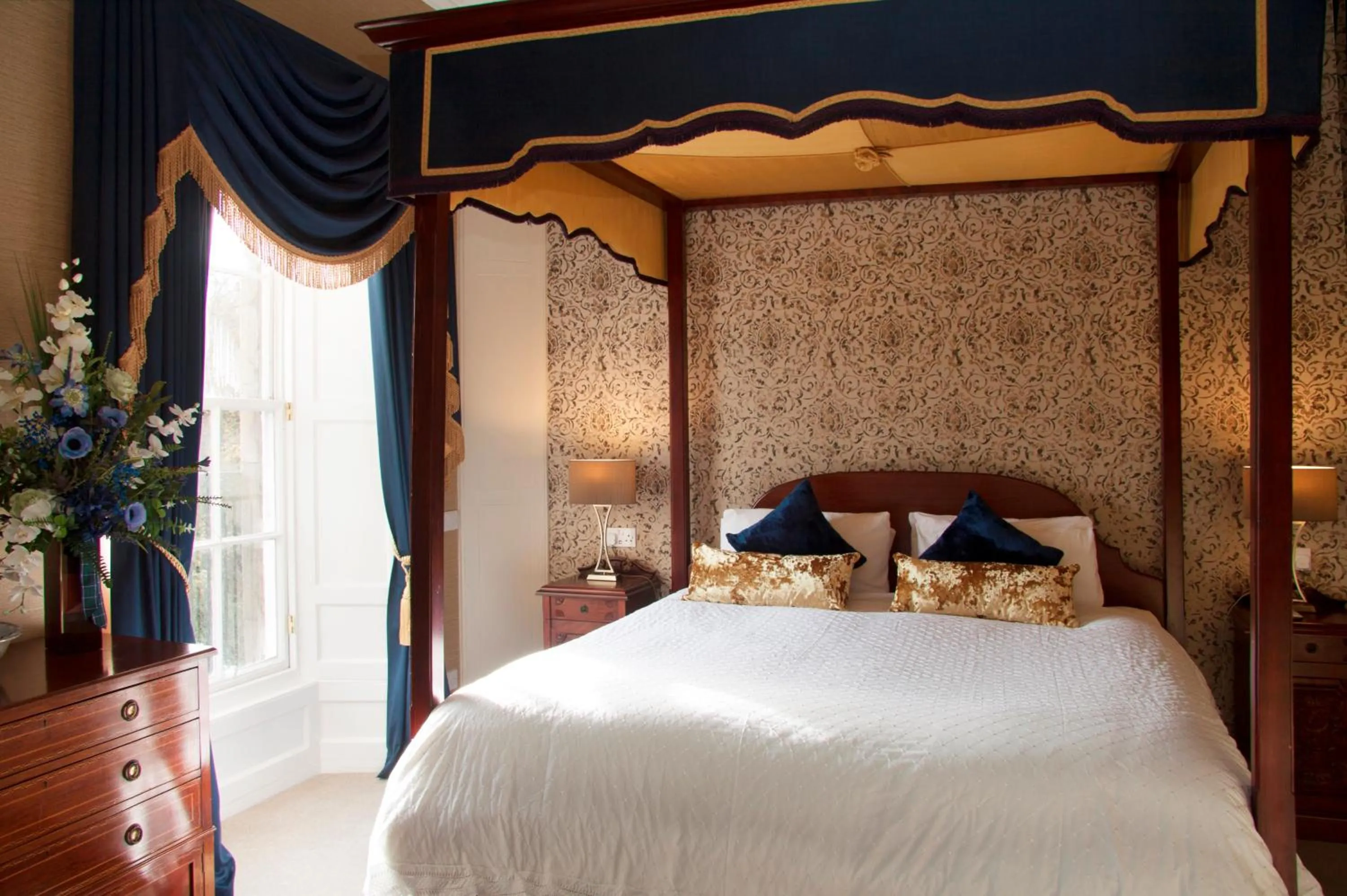 Bedroom, Bed in Royal Scots Club