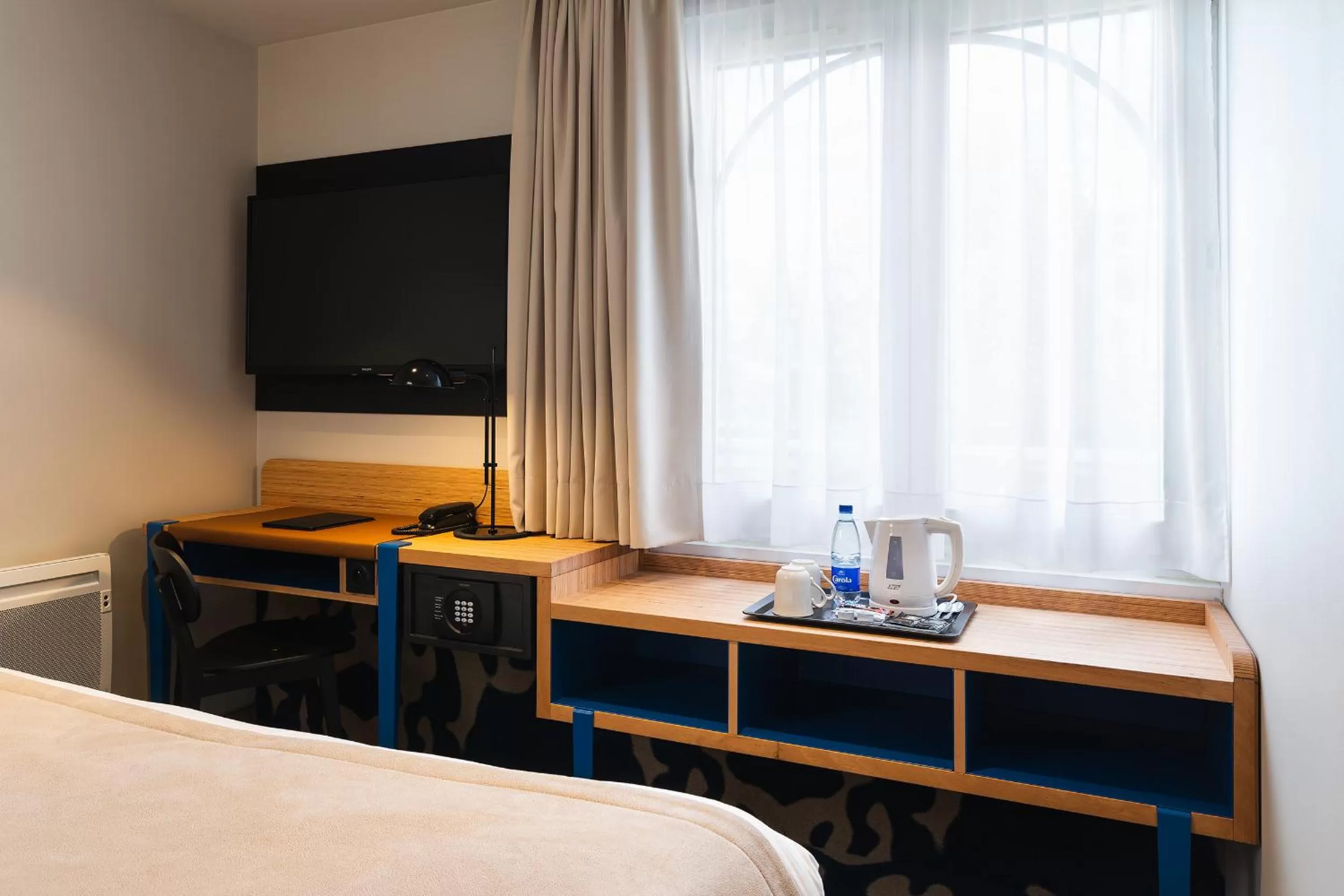 Decorative detail, Bed in Hotel Le Bugatti