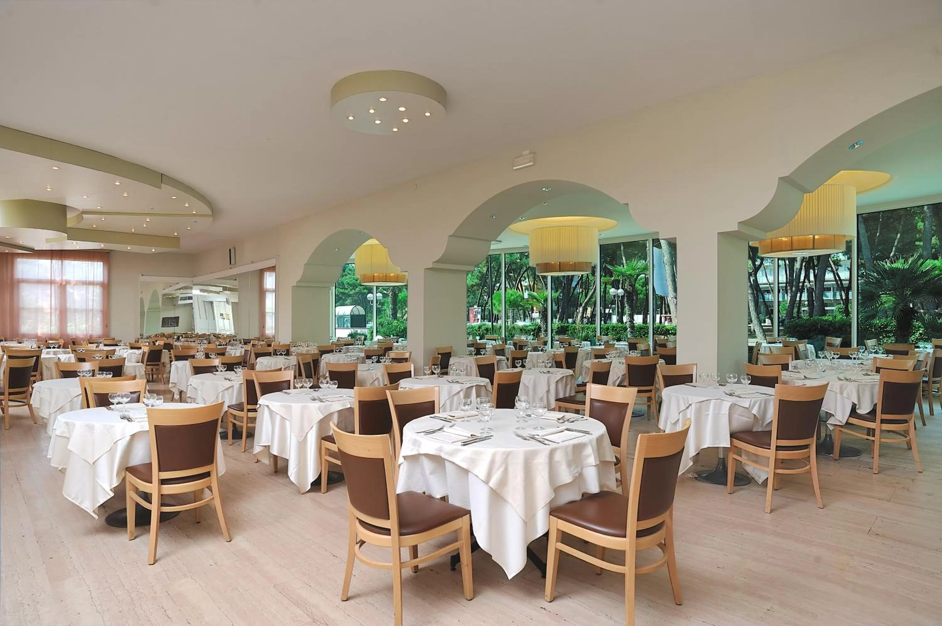 Restaurant/places to eat in Hotel Adria