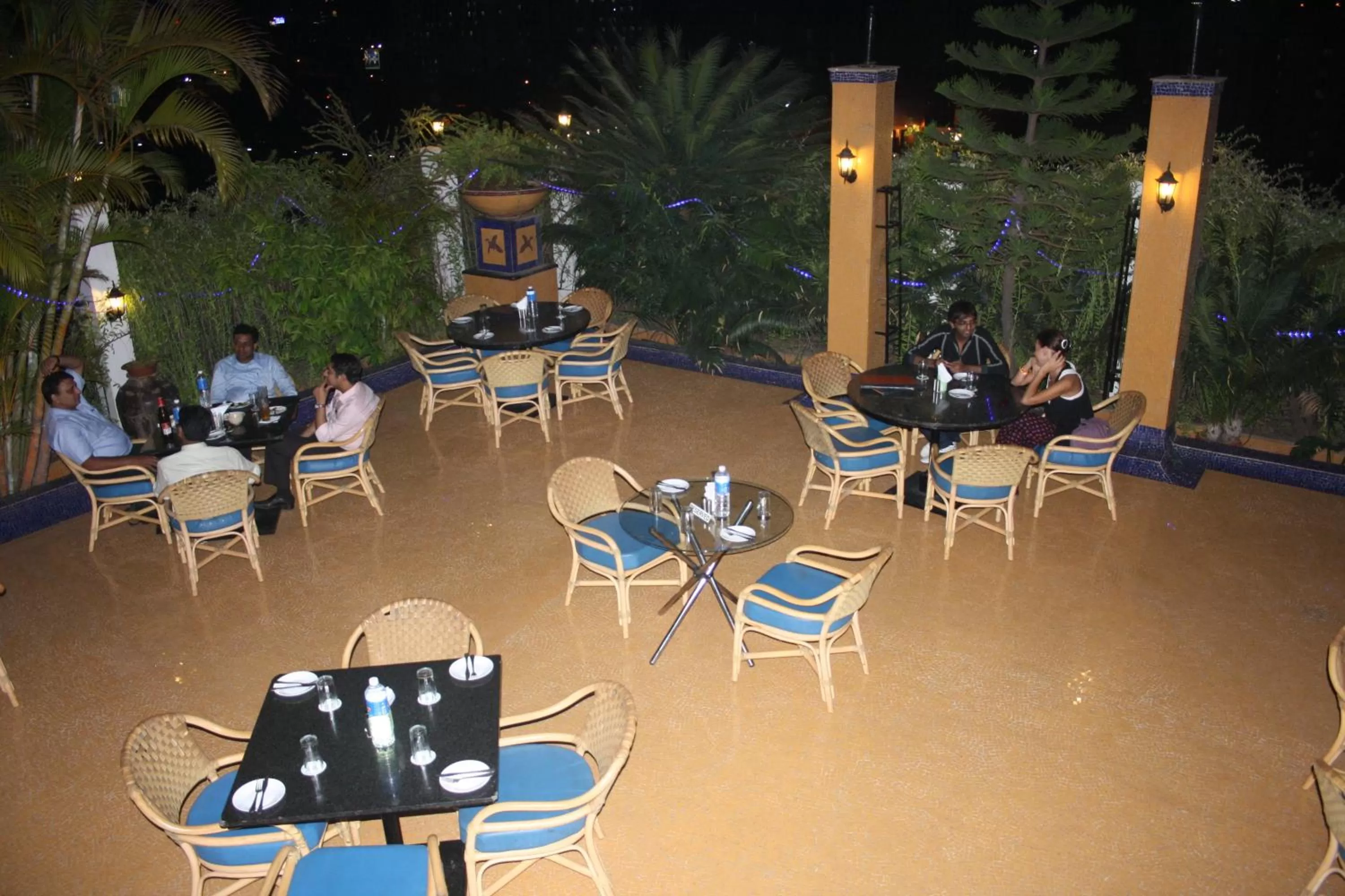 Restaurant/places to eat in Hotel Karl Residency