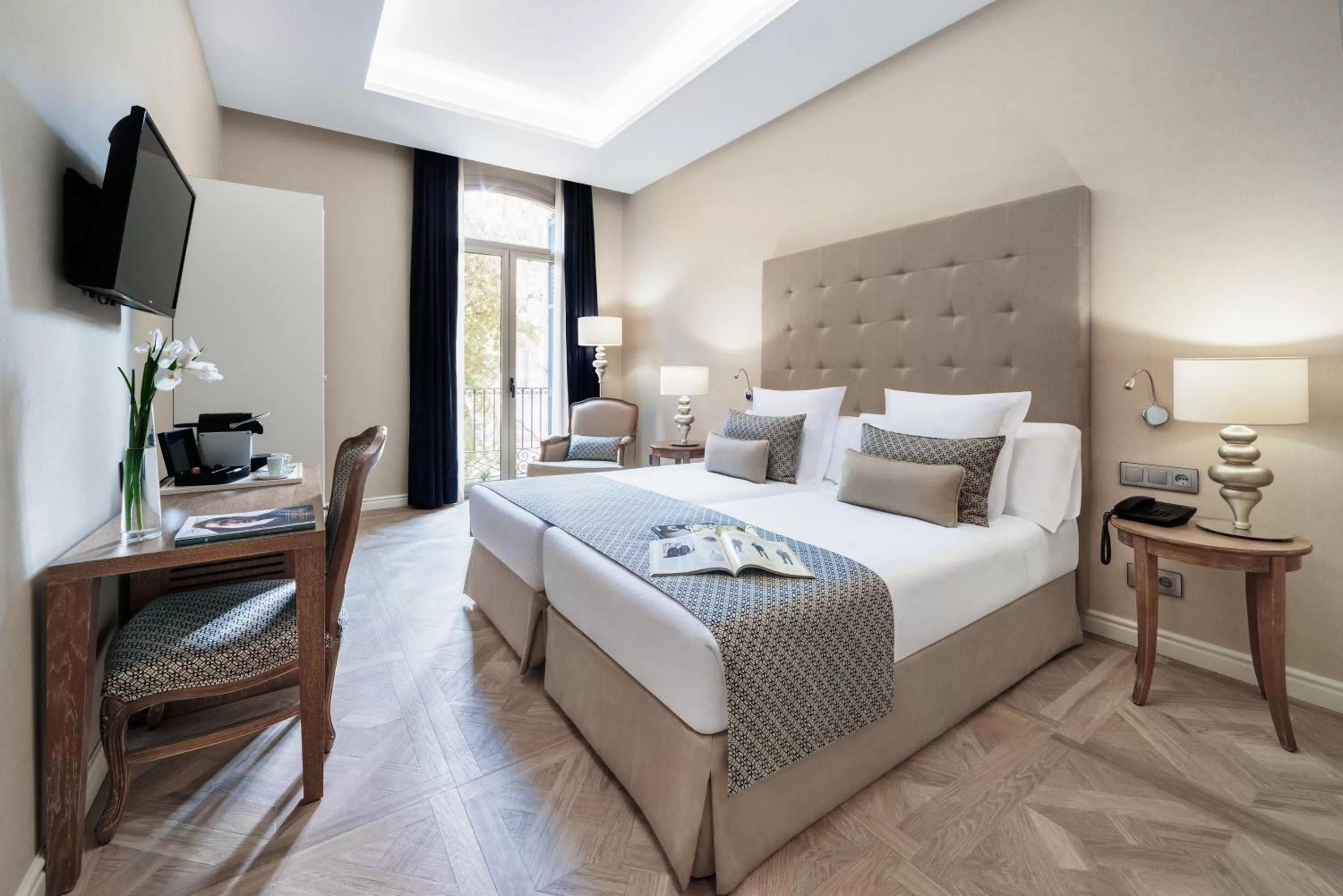 Bedroom, Bed in Lamaro Hotel