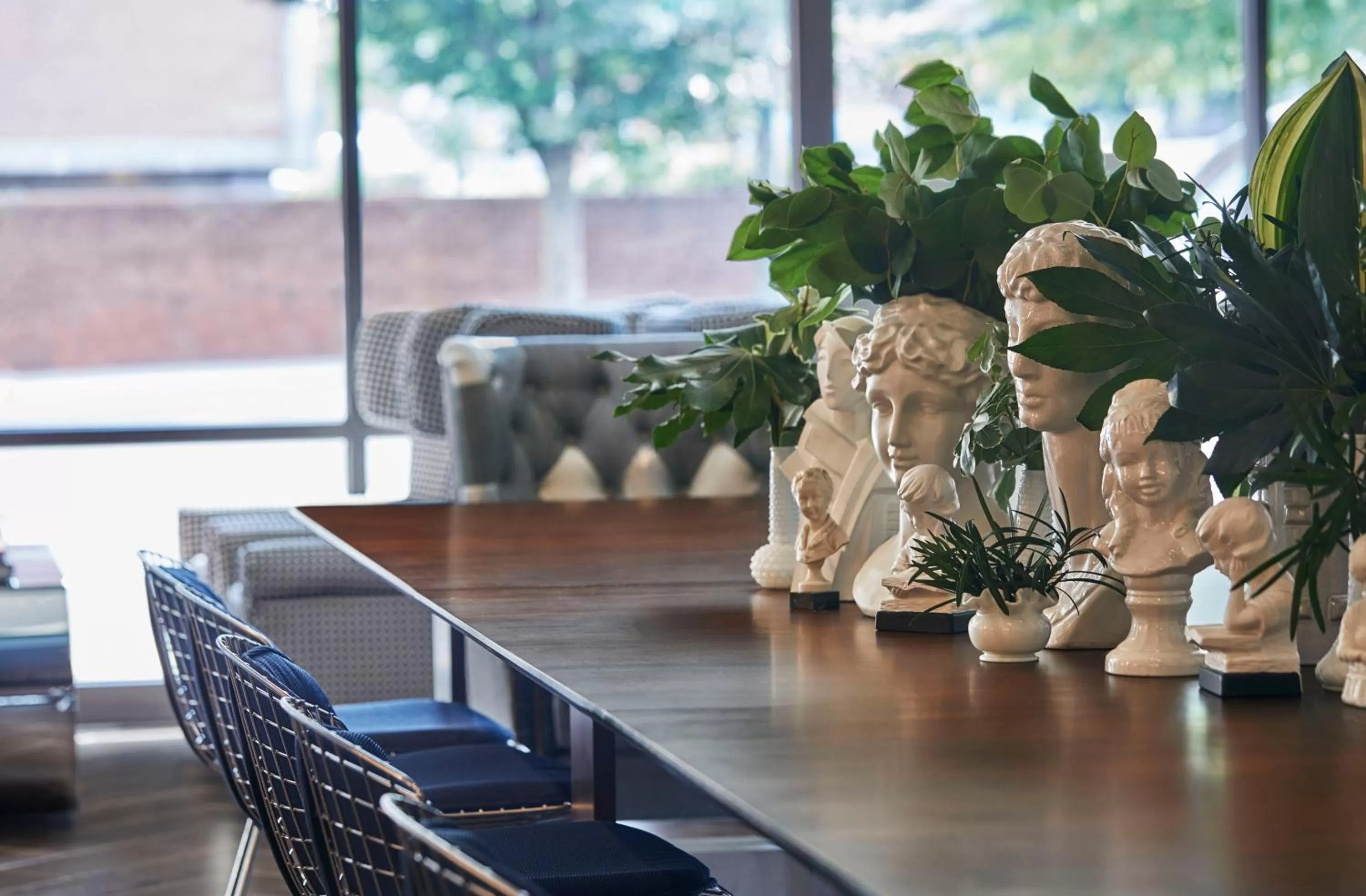 Communal lounge/ TV room in Graduate by Hilton Richmond