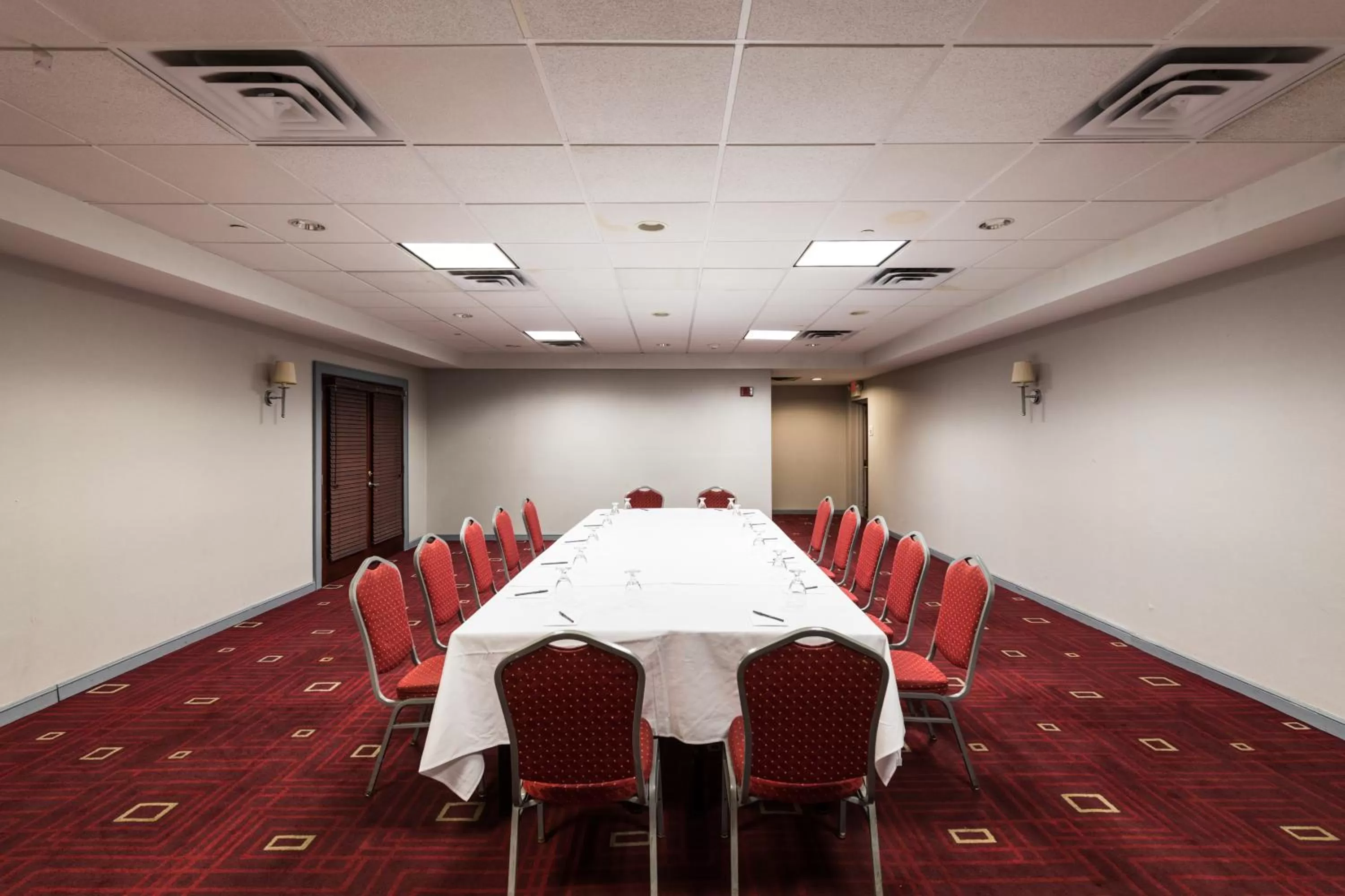 Meeting/conference room in Crowne Plaza Newark Airport by IHG