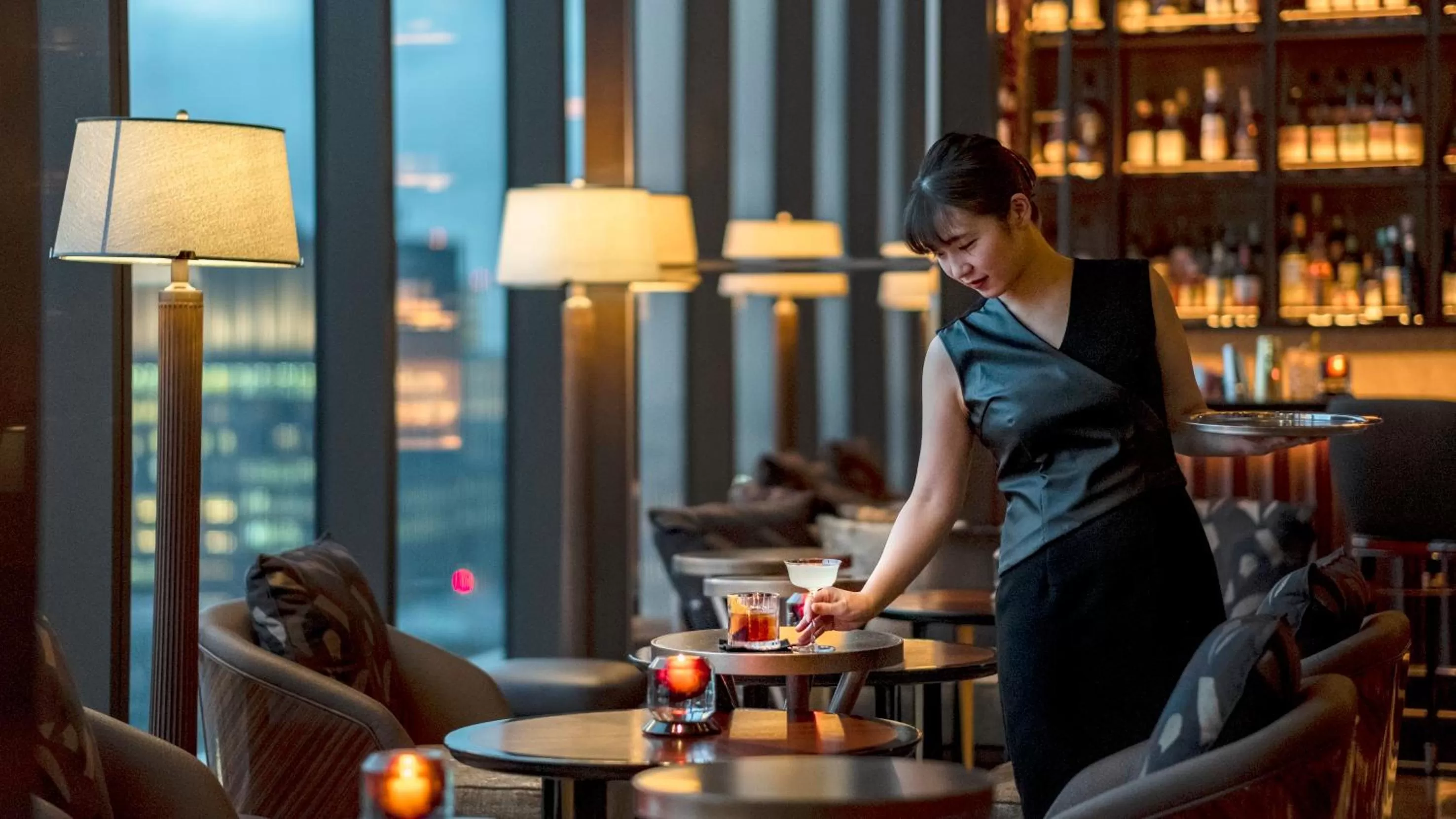 Lounge or bar in Four Seasons Hotel Tokyo at Otemachi