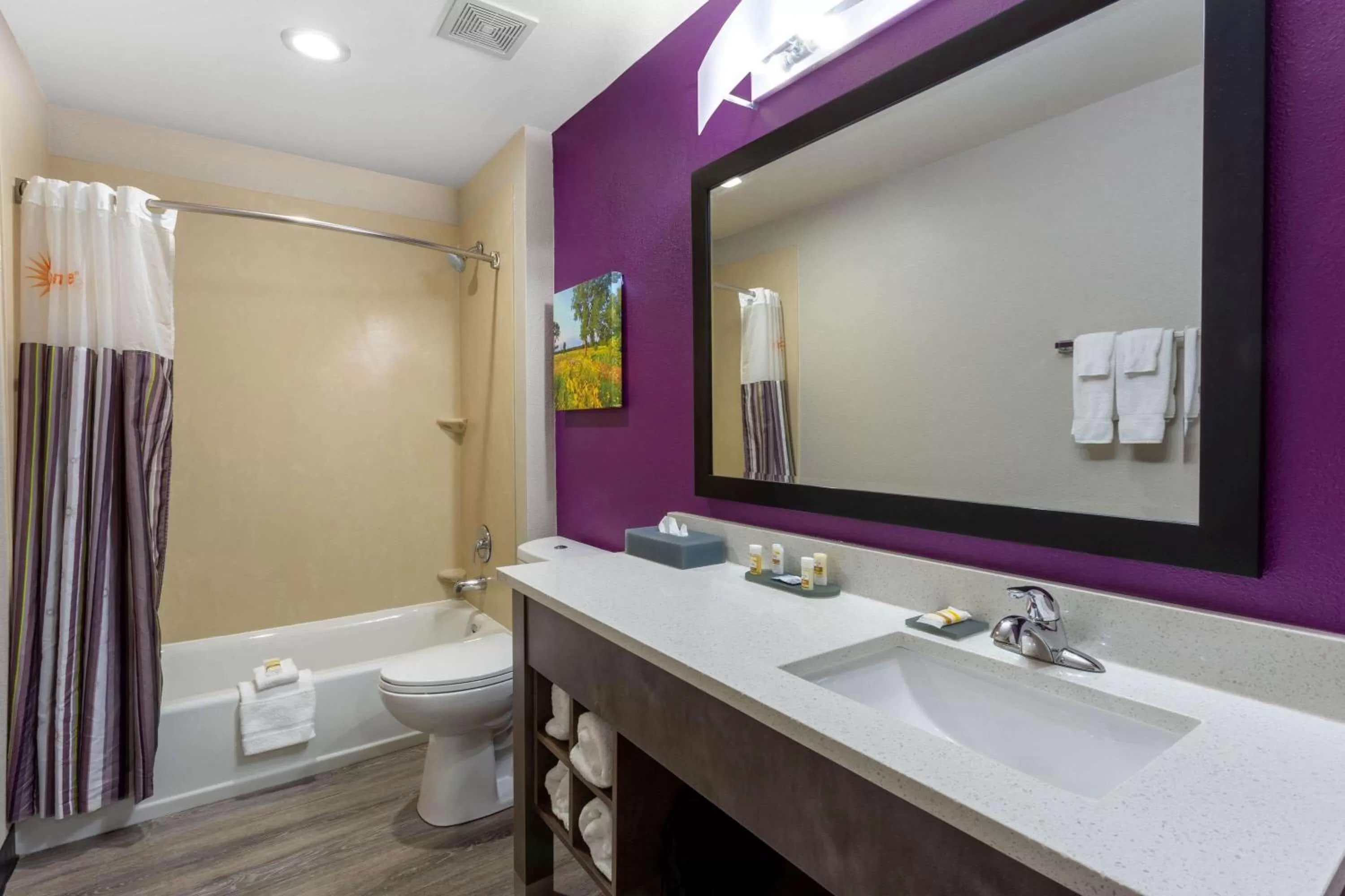 Bathroom in La Quinta by Wyndham Effingham