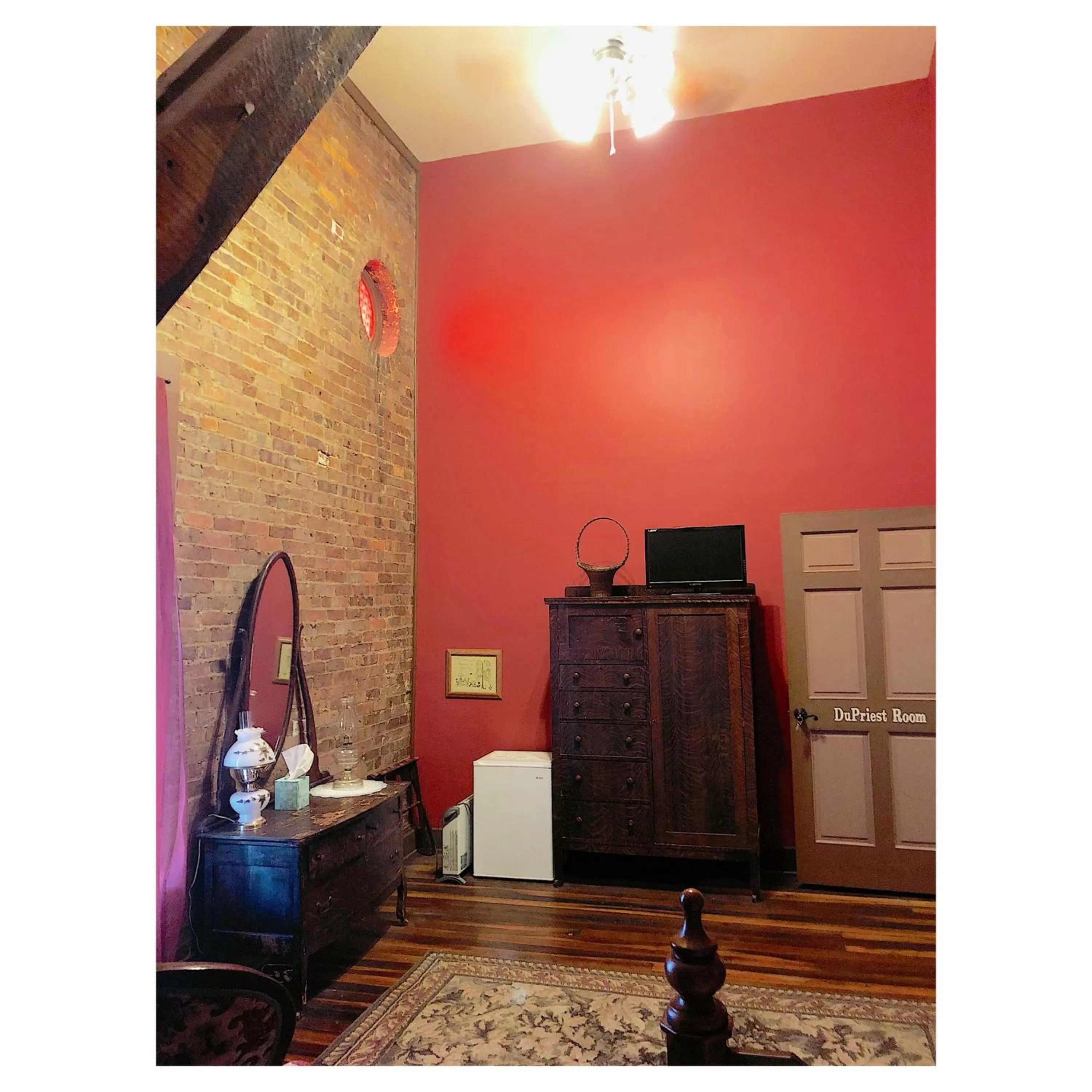 Bedroom, Lobby/Reception in Main Street Bed & Breakfast