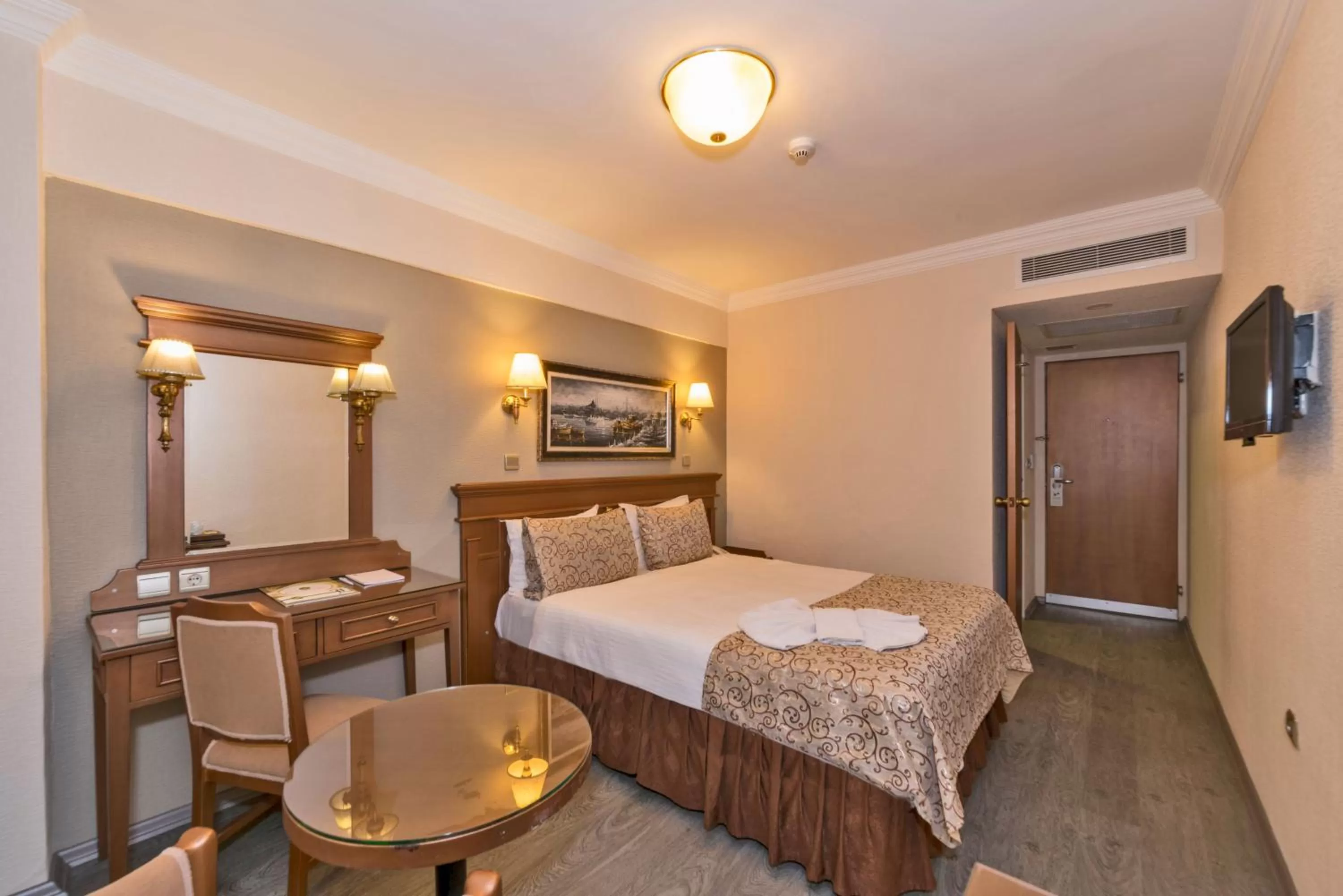 Bed in Laleli Gonen Hotel