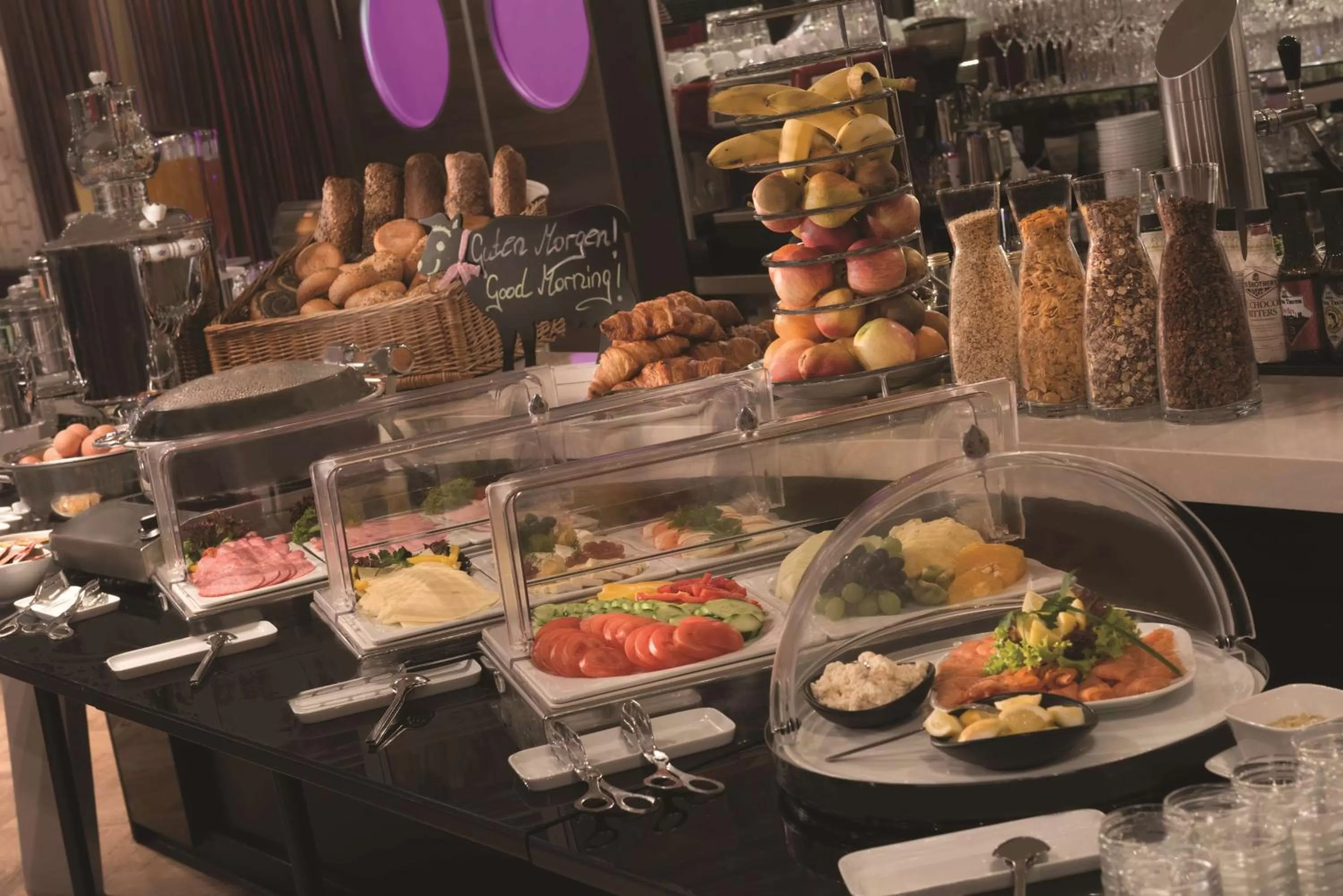 Restaurant/places to eat in Adina Apartment Hotel Berlin Hackescher Markt