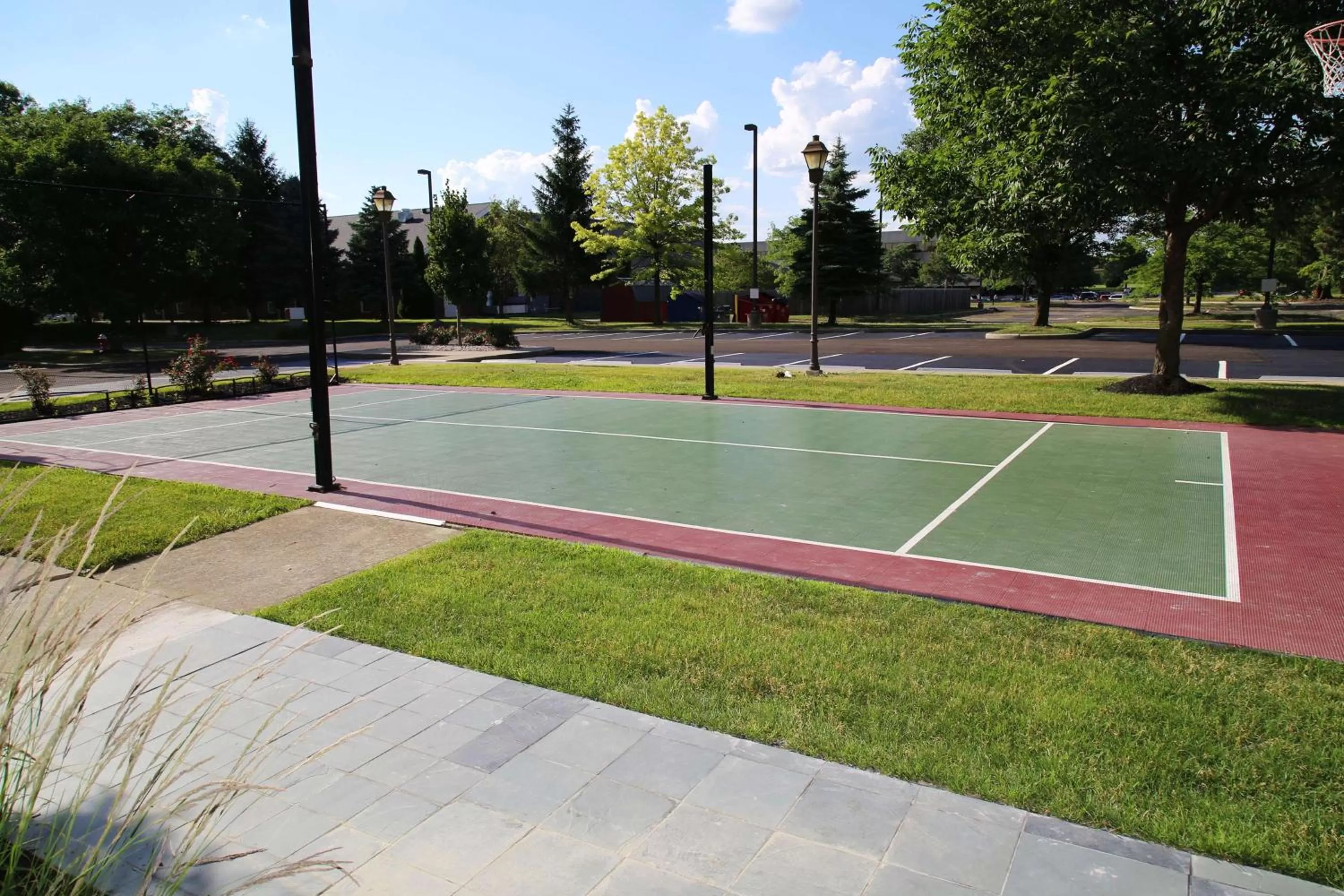 Patio, Tennis/Squash in Surface Inn Worthington