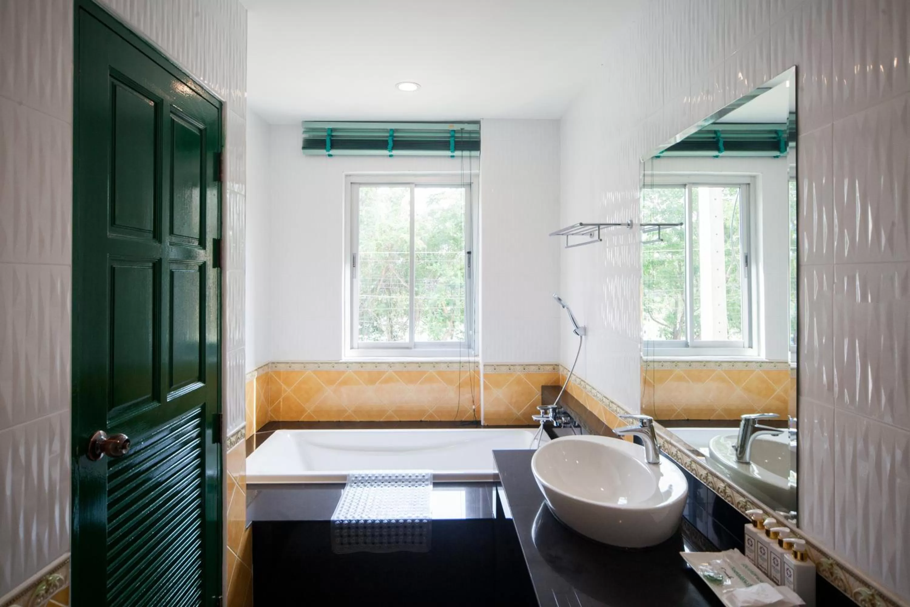 Bathroom in Anchan Laguna Hotel โรงแรมอัญชันลากูน่า