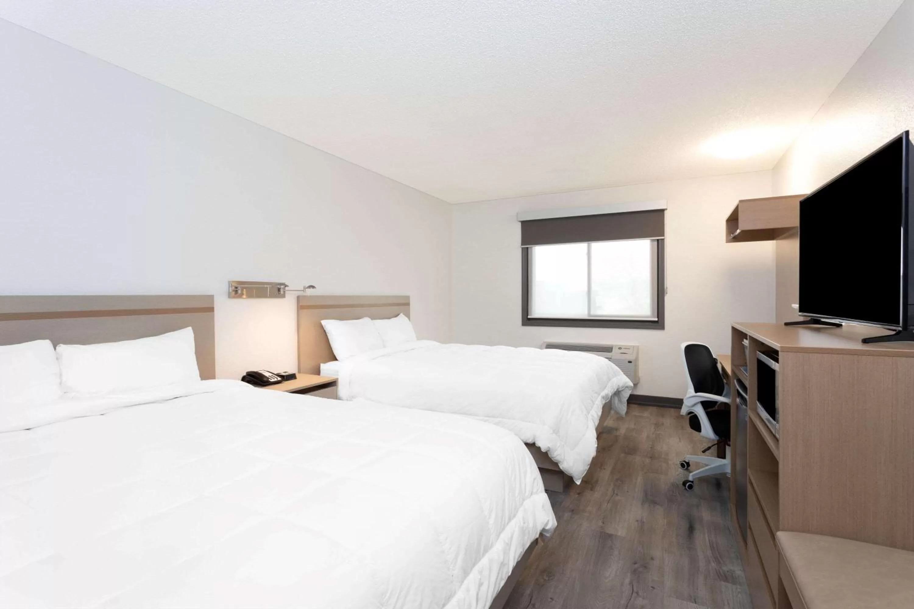 Photo of the whole room, Bed in Travelodge by Wyndham Elkhart