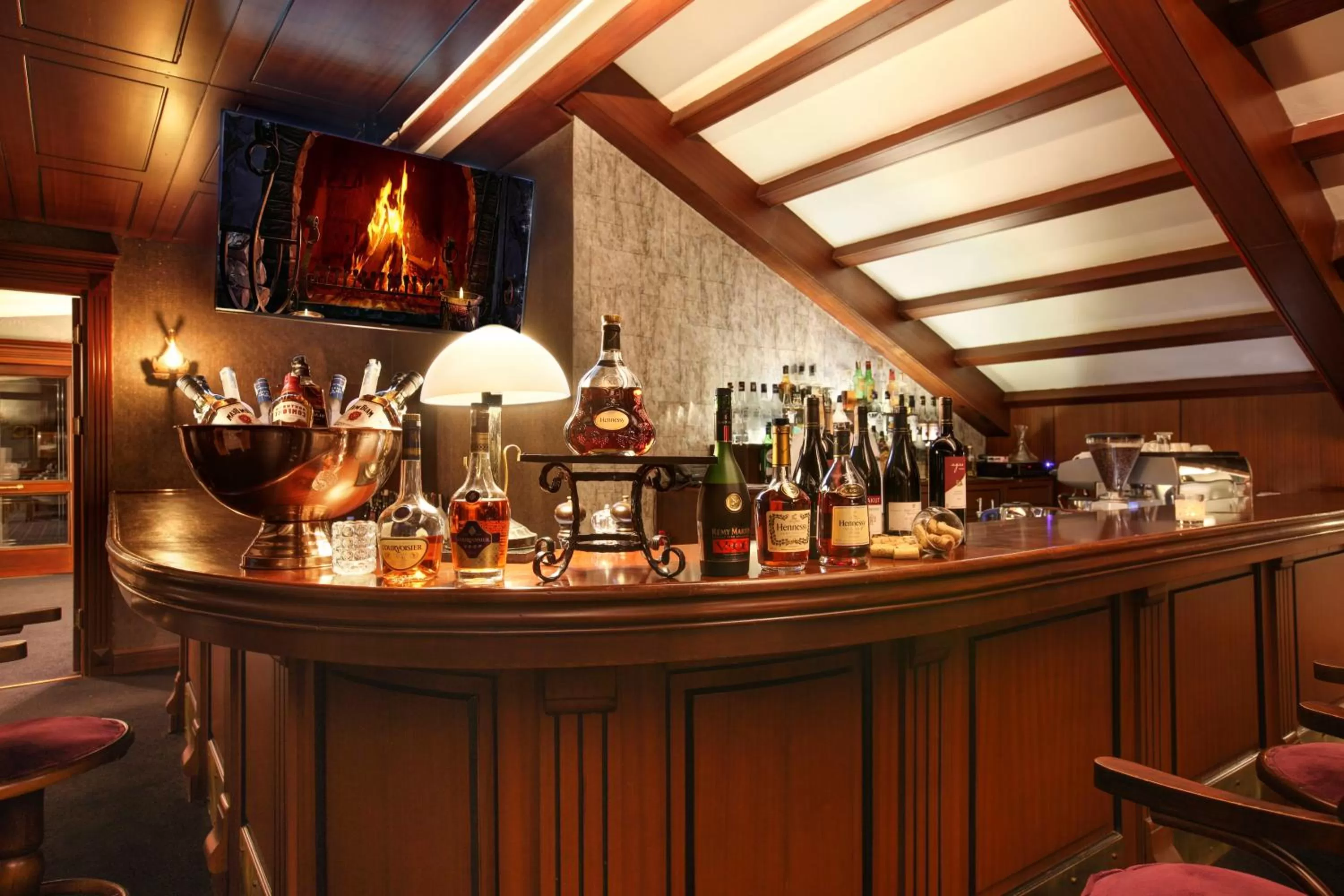 Lounge or bar in Legacy Ottoman Hotel Istanbul Old City