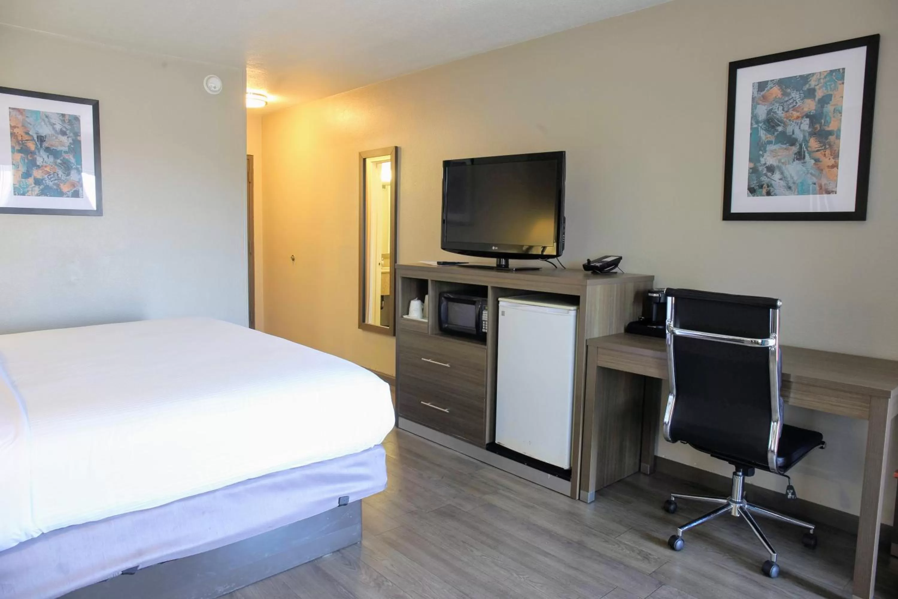 Bed in Baymont by Wyndham Effingham