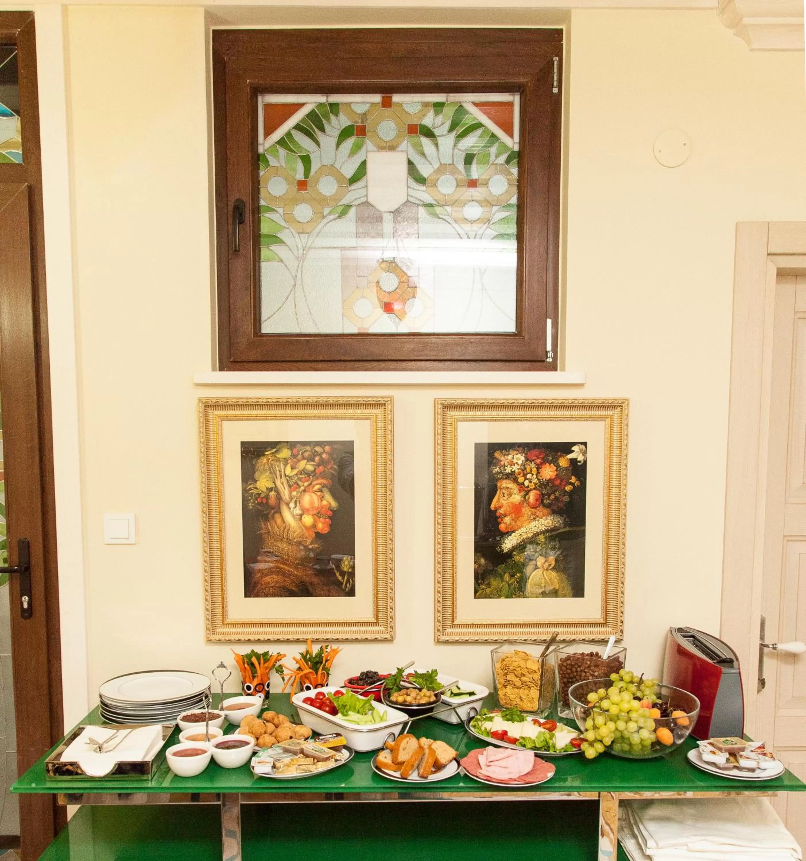 Restaurant/places to eat in Villa Pera Suite Hotel