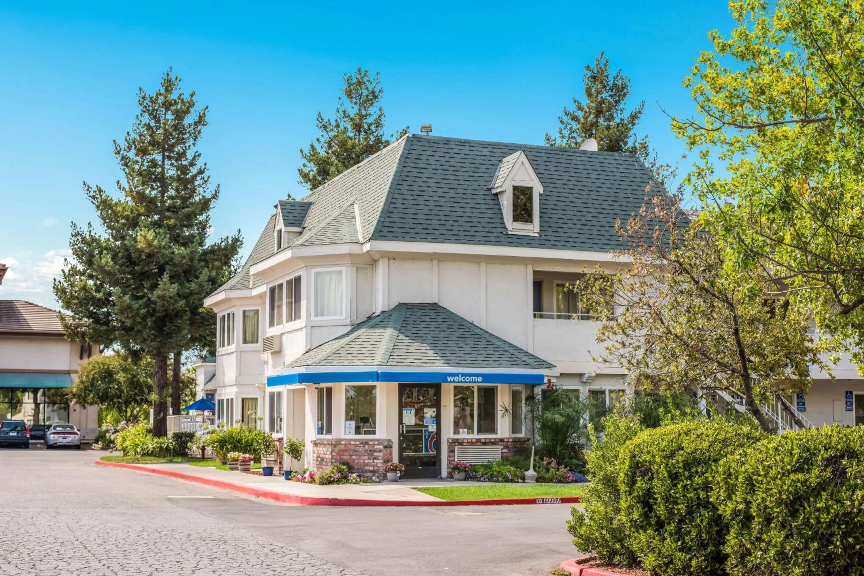 Property building in Motel 6-Rohnert Park, CA