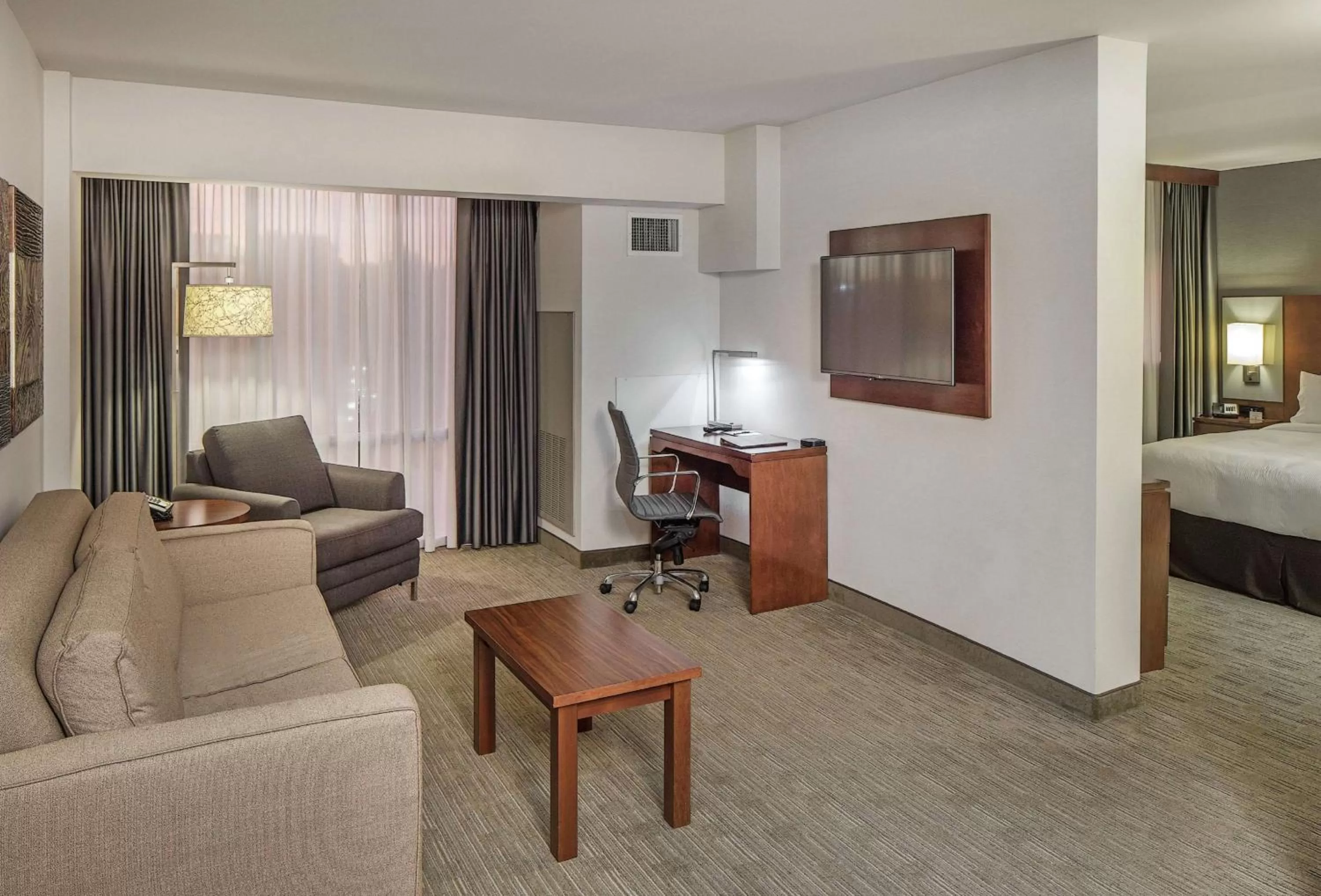 Living room, Bed in Doubletree By Hilton Omaha Southwest, Ne