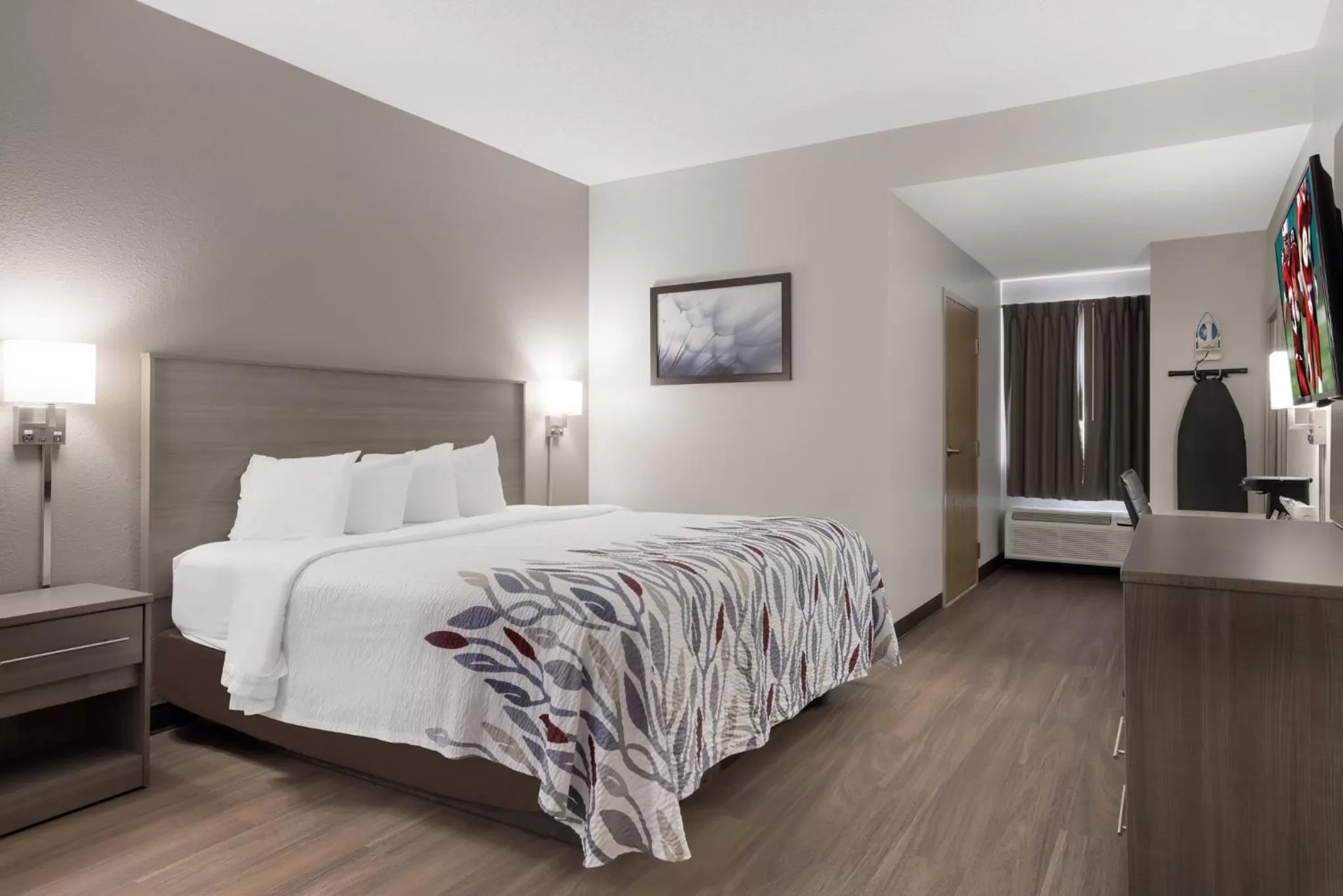 Bedroom, Bed in Red Roof Inn Weedsport