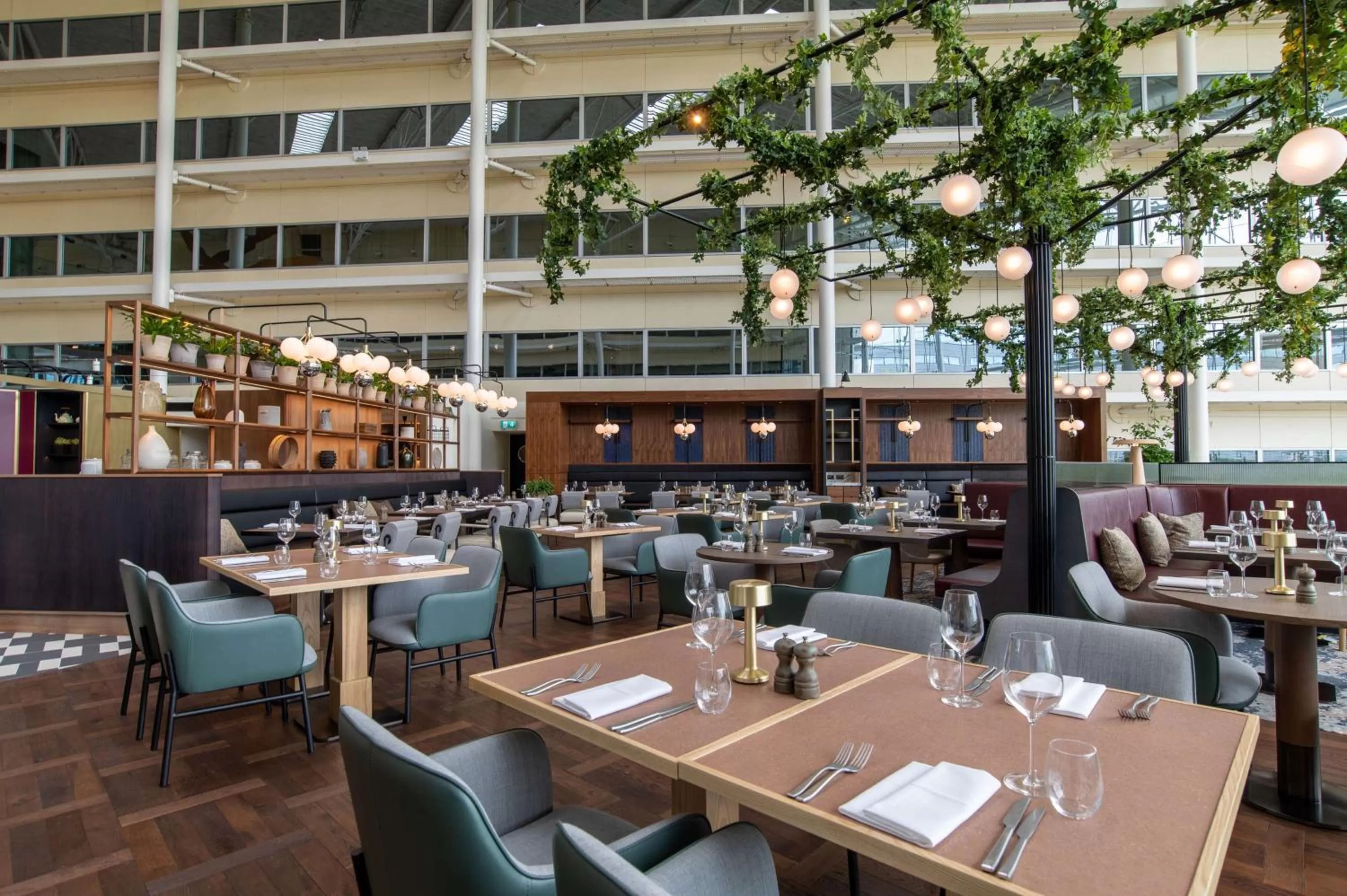 Restaurant/places to eat in Hilton London Heathrow Airport